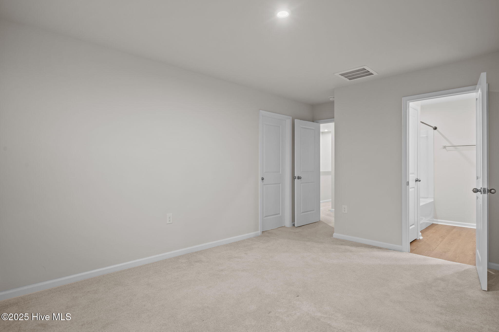 100546281 | Photo 30