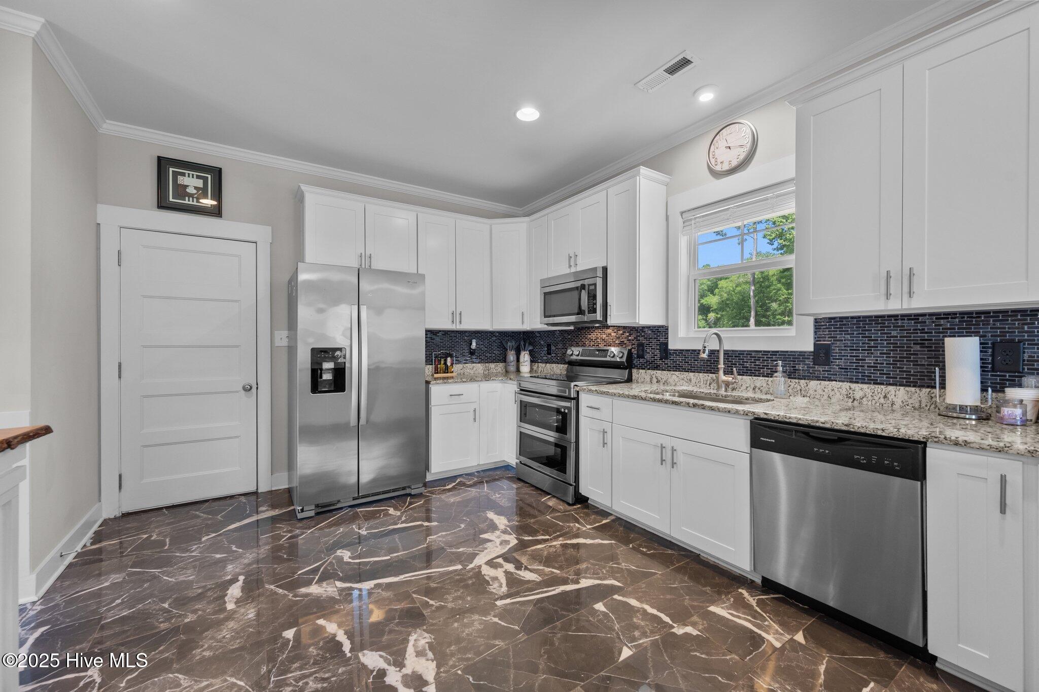 100517734 | Photo 10