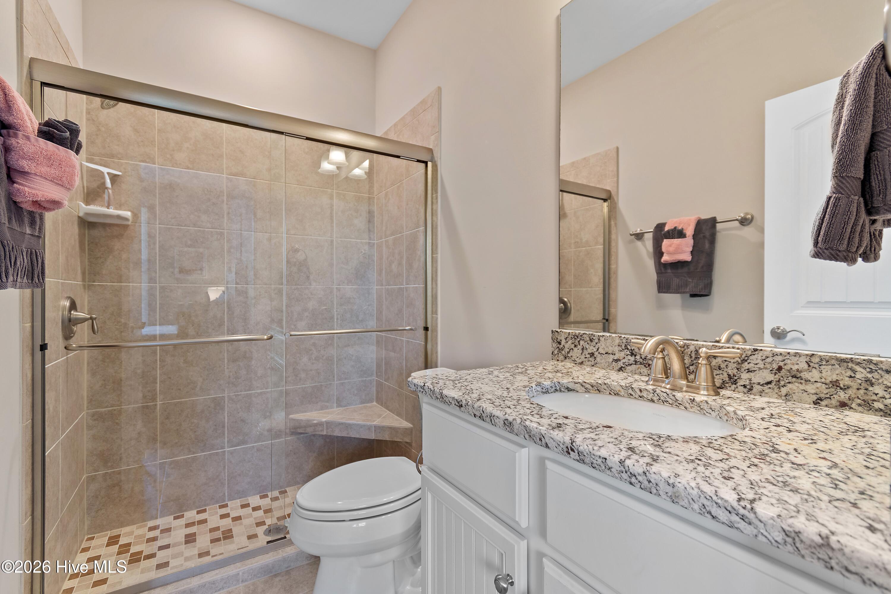 100568990 | Photo 43