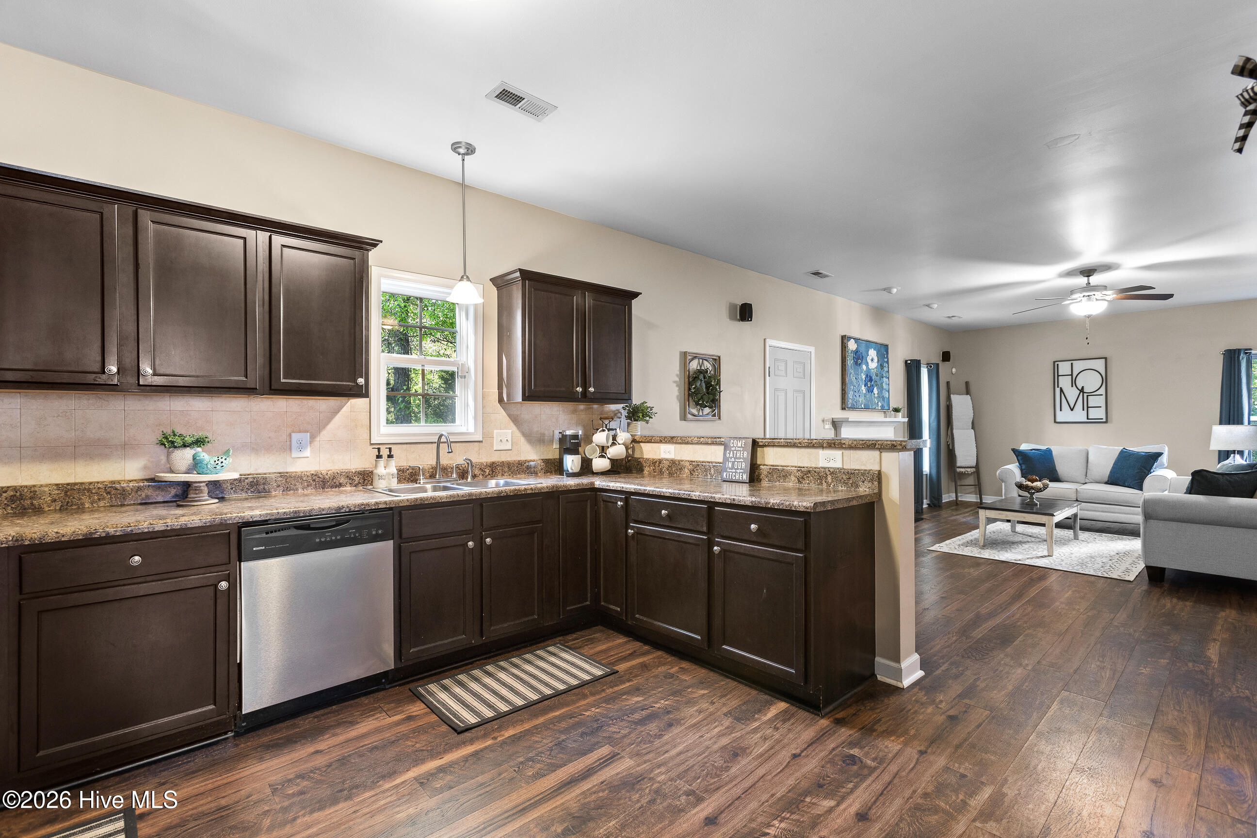 100567364 | Photo 12