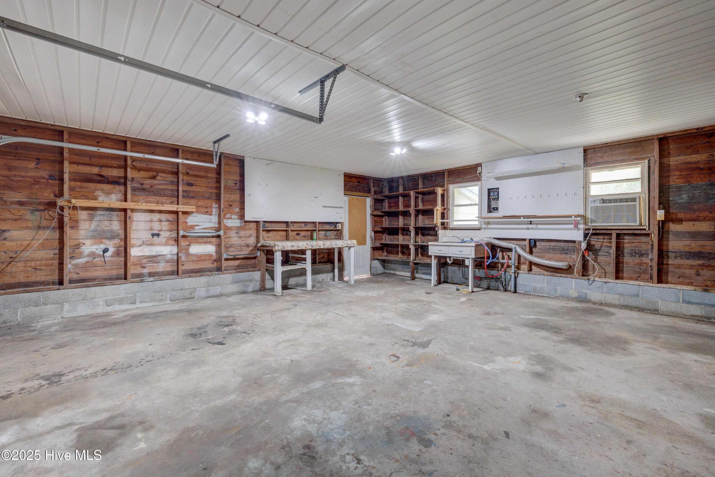 100547568 | Photo 30