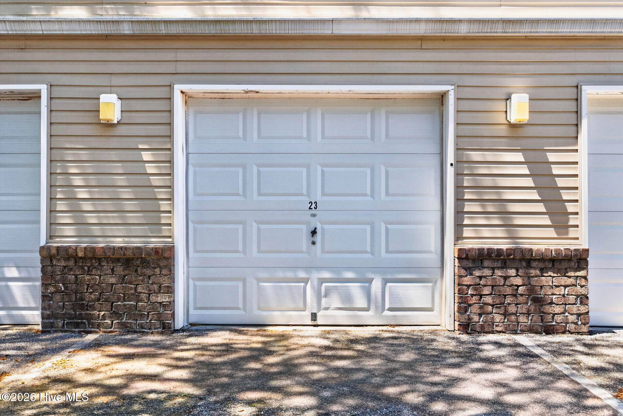 100562066 | Photo 33