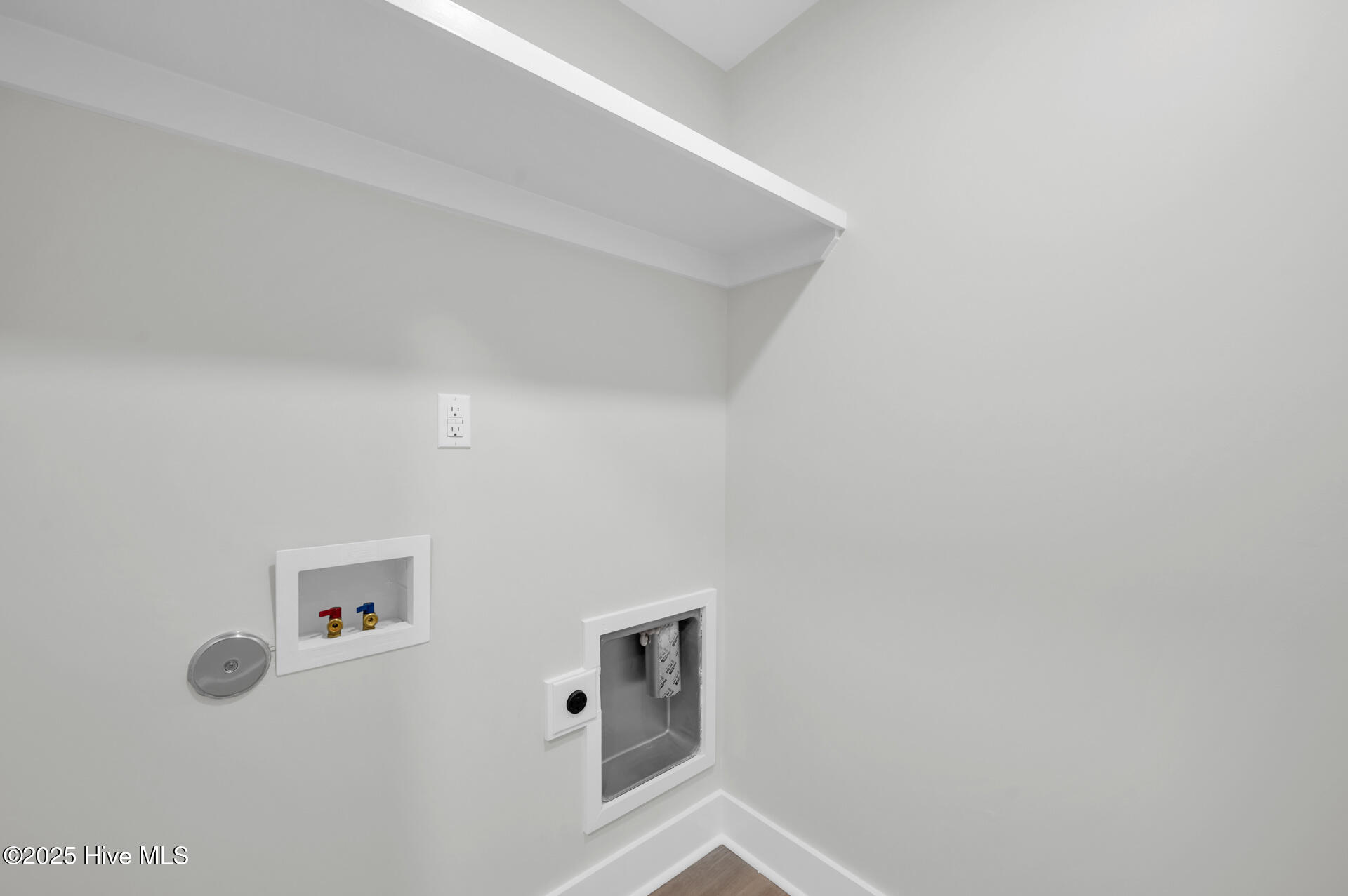 100540114 | Photo 41