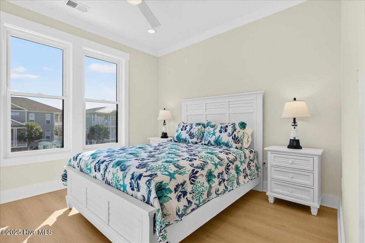 100542941 | Photo 43