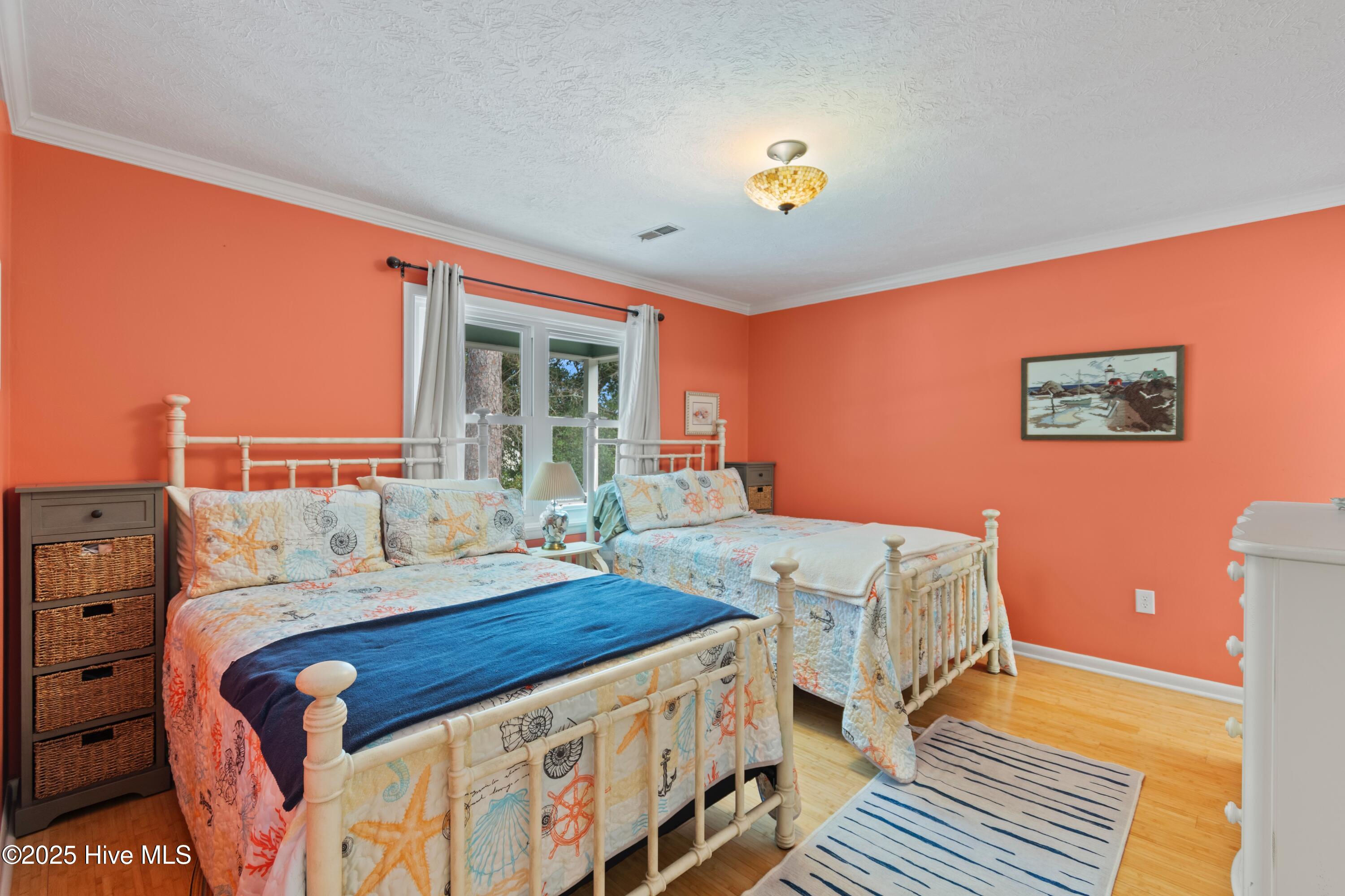 100535762 | Photo 55