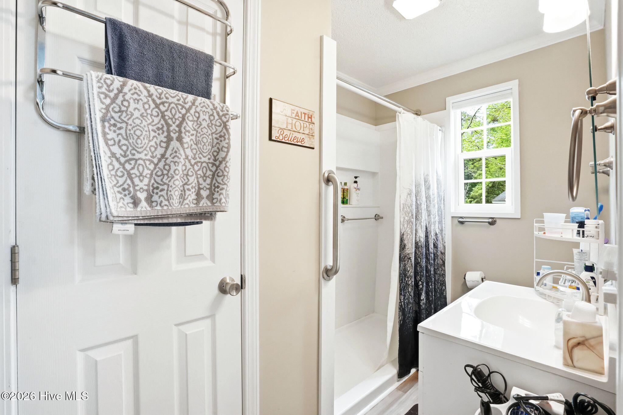 100565882 | Photo 38