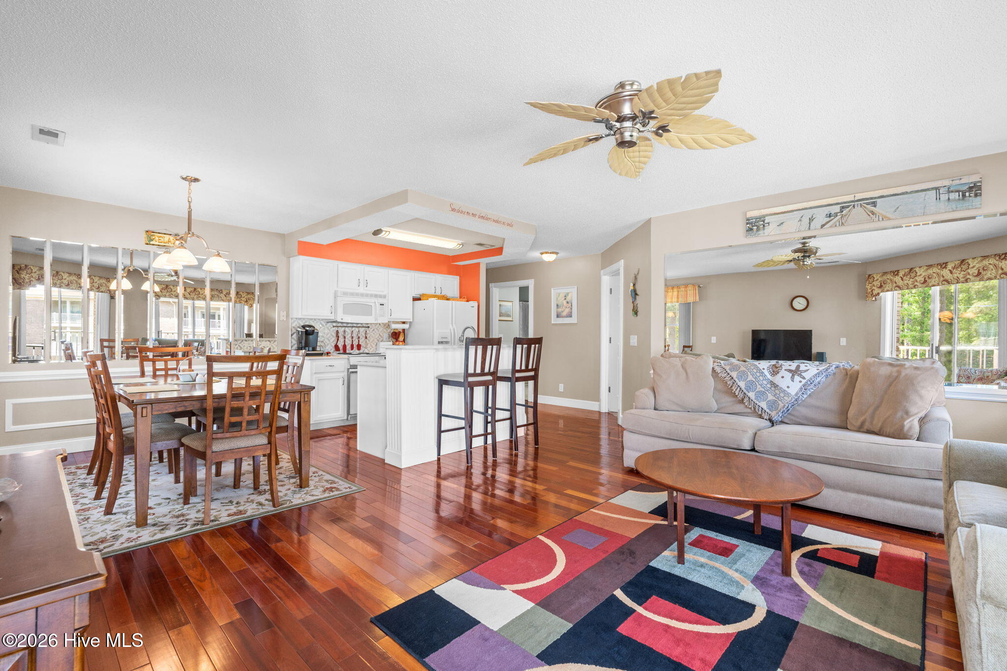 100569270 | Photo 13