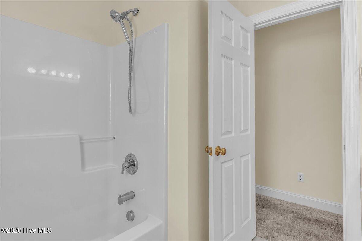 100569829 | Photo 45