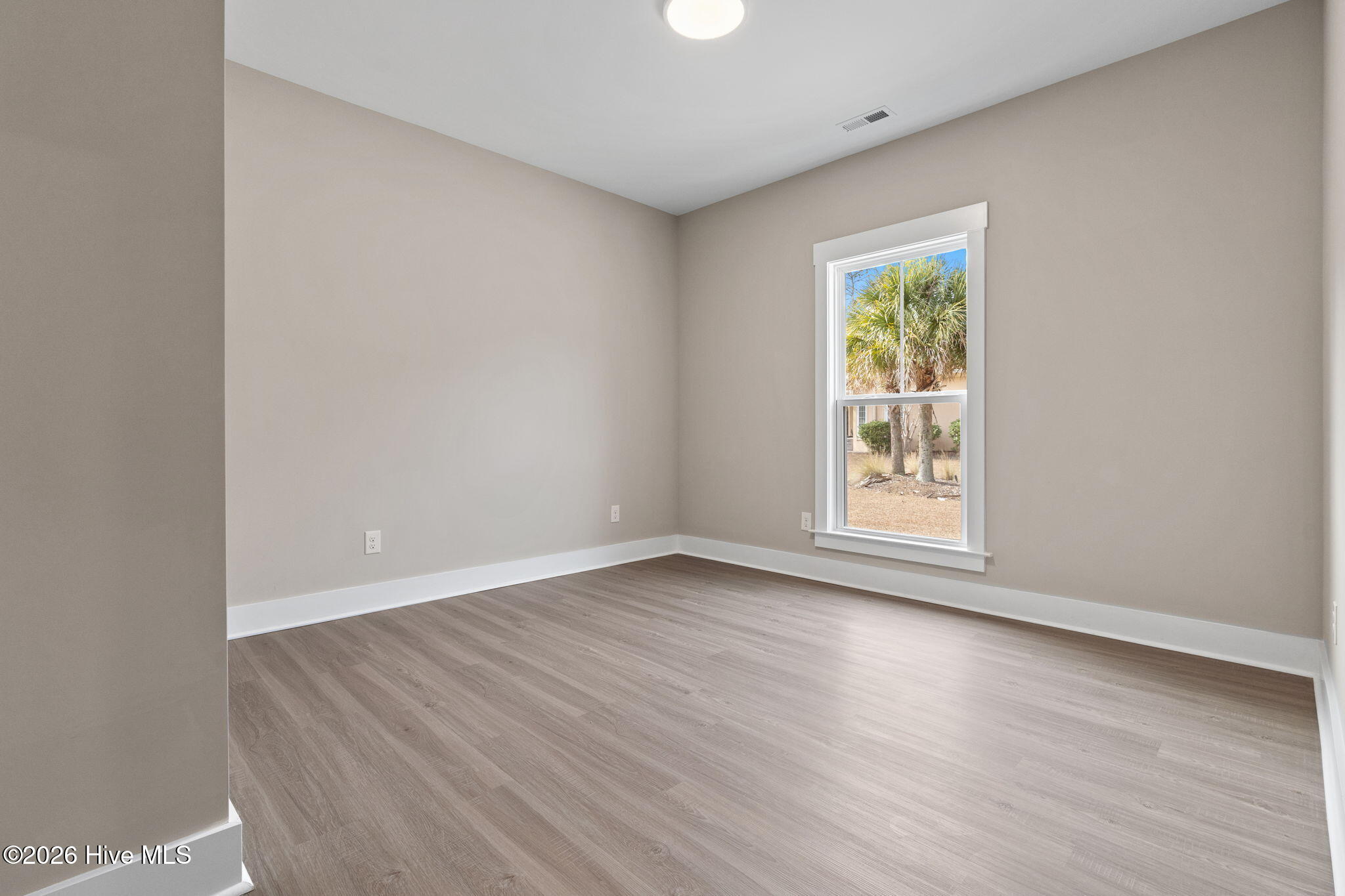 100537580 | Photo 26