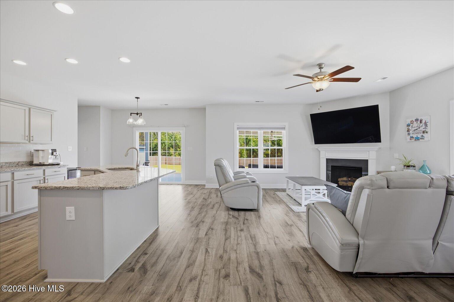 100564779 | Photo 20