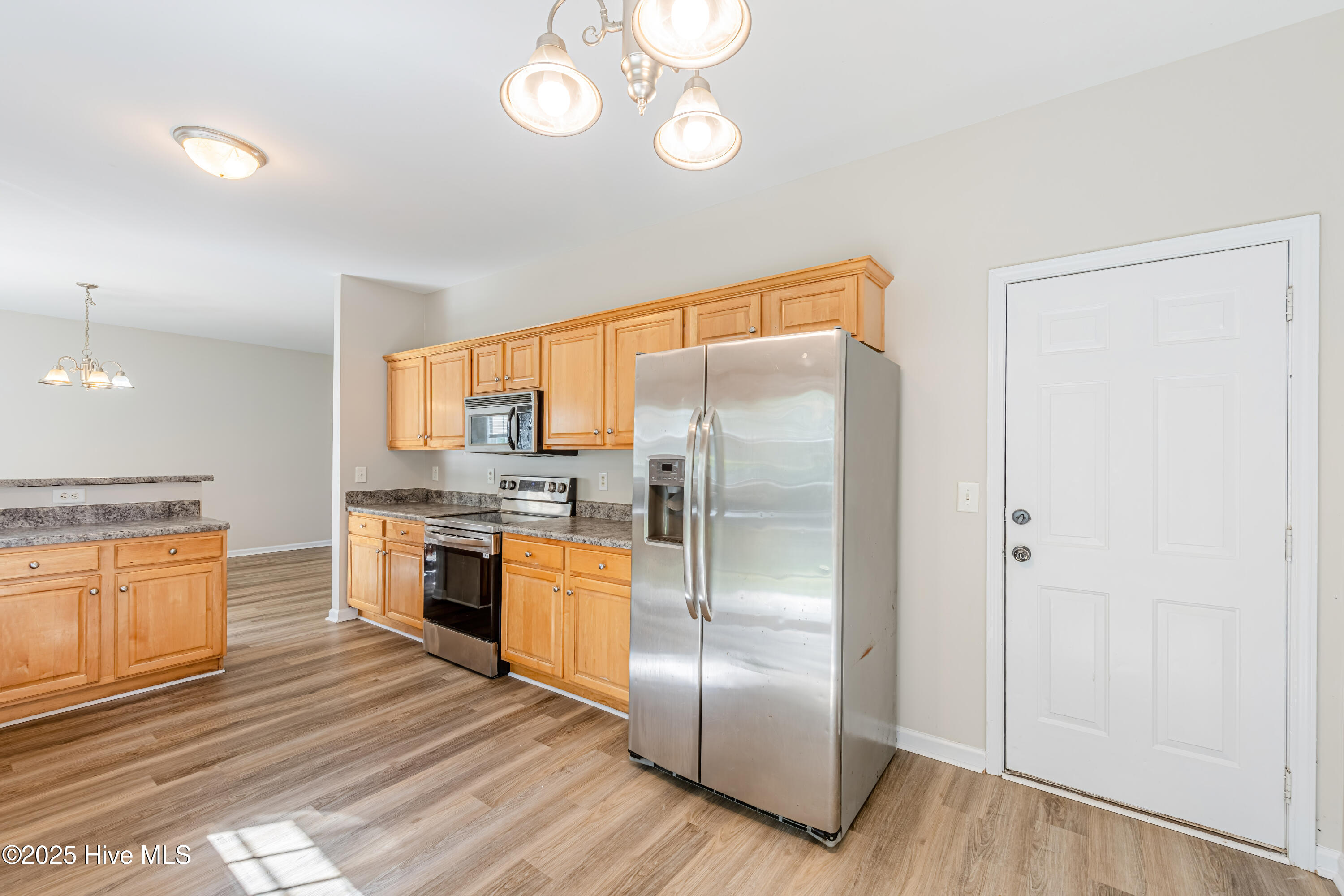 100521168 | Photo 11