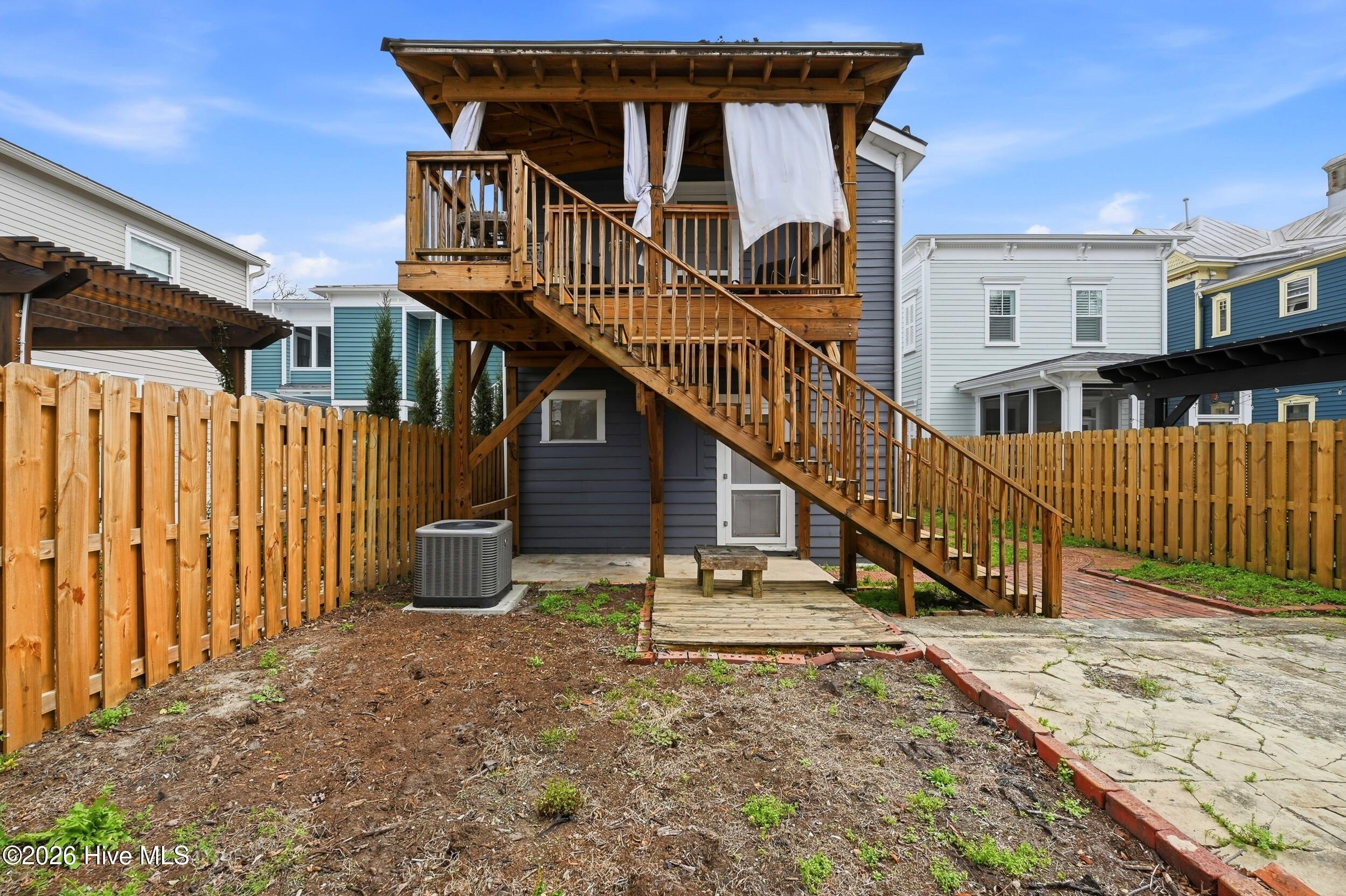 100560571 | Photo 27