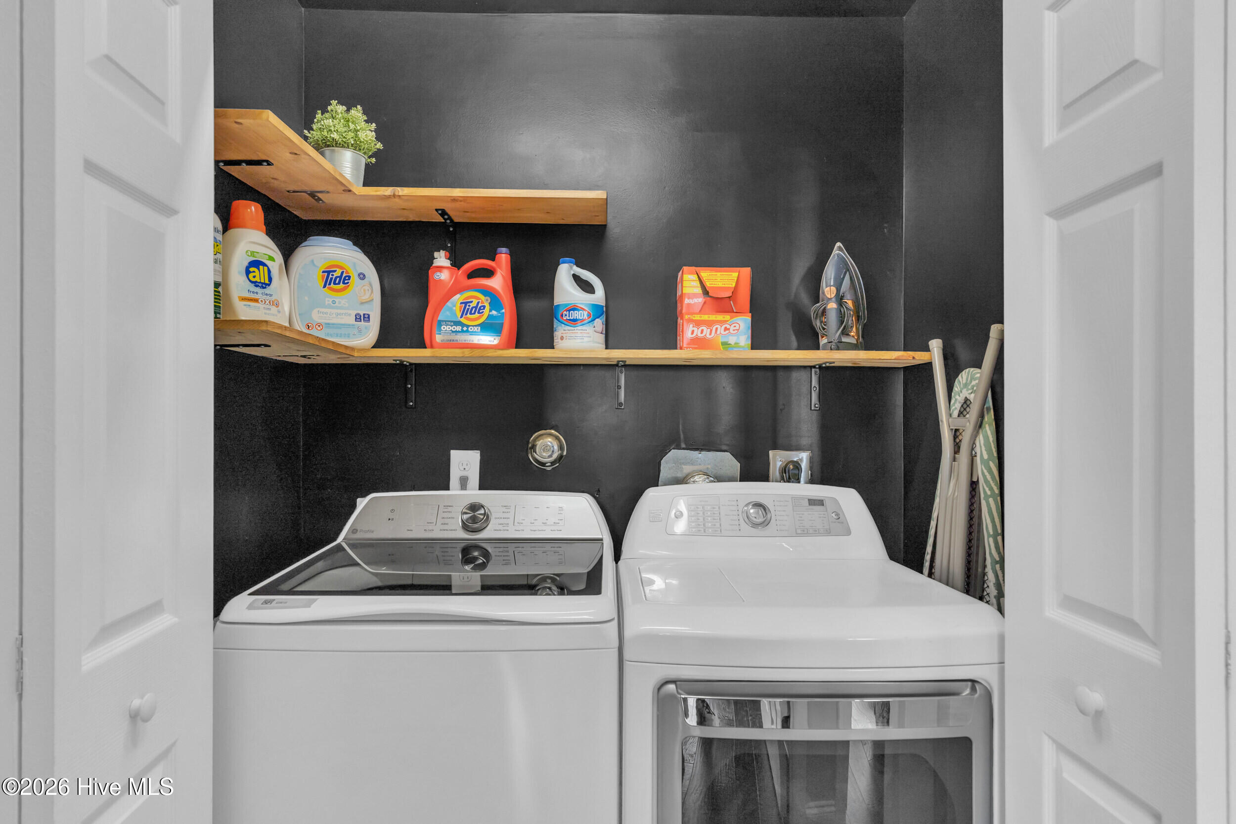 100548167 | Photo 32