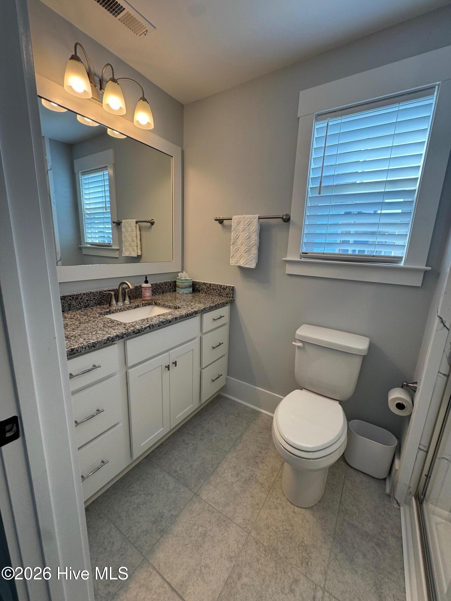 100569844 | Photo 59