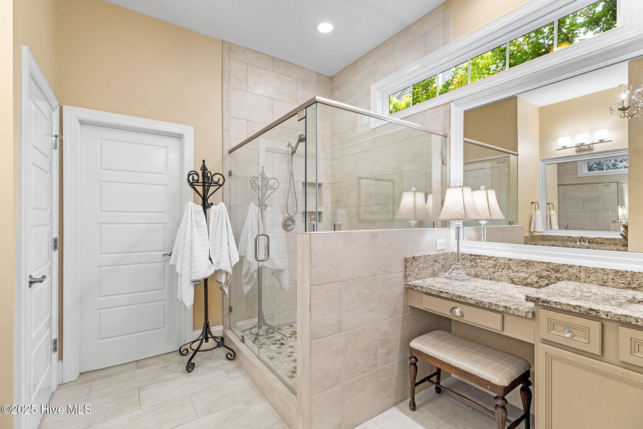 100508421 | Photo 41