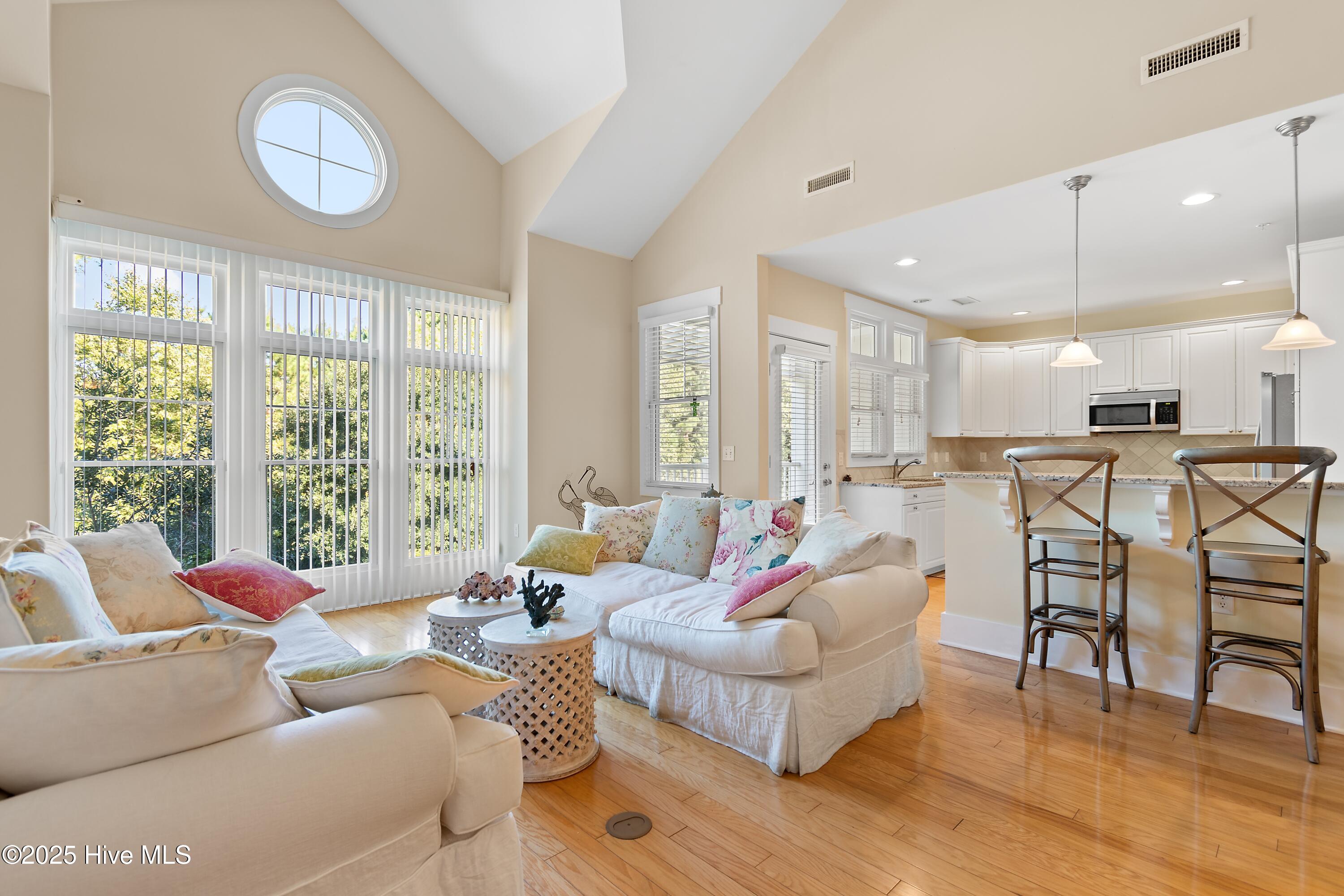 2537StJamesDr.1008 - 17