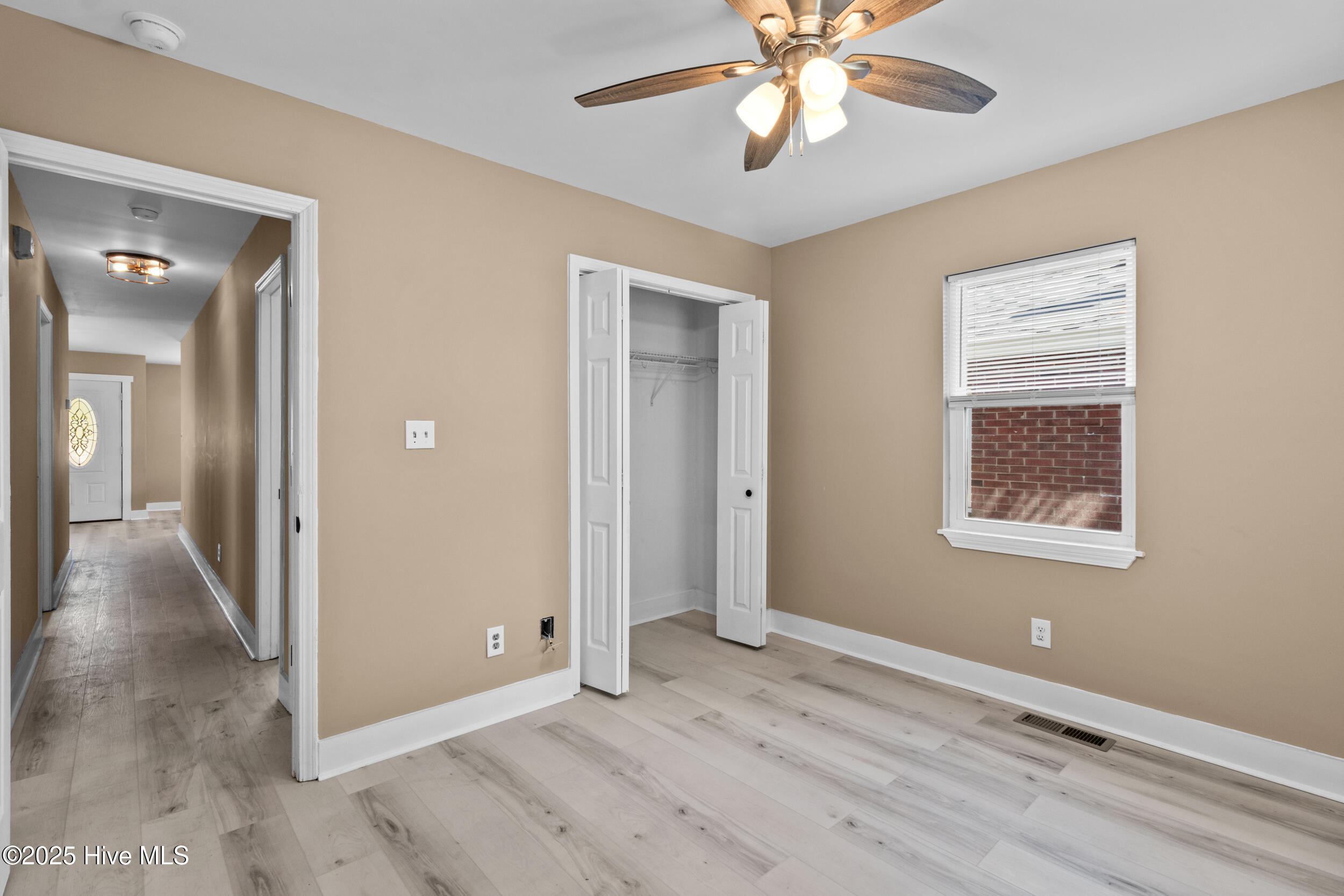 100504215 | Photo 33