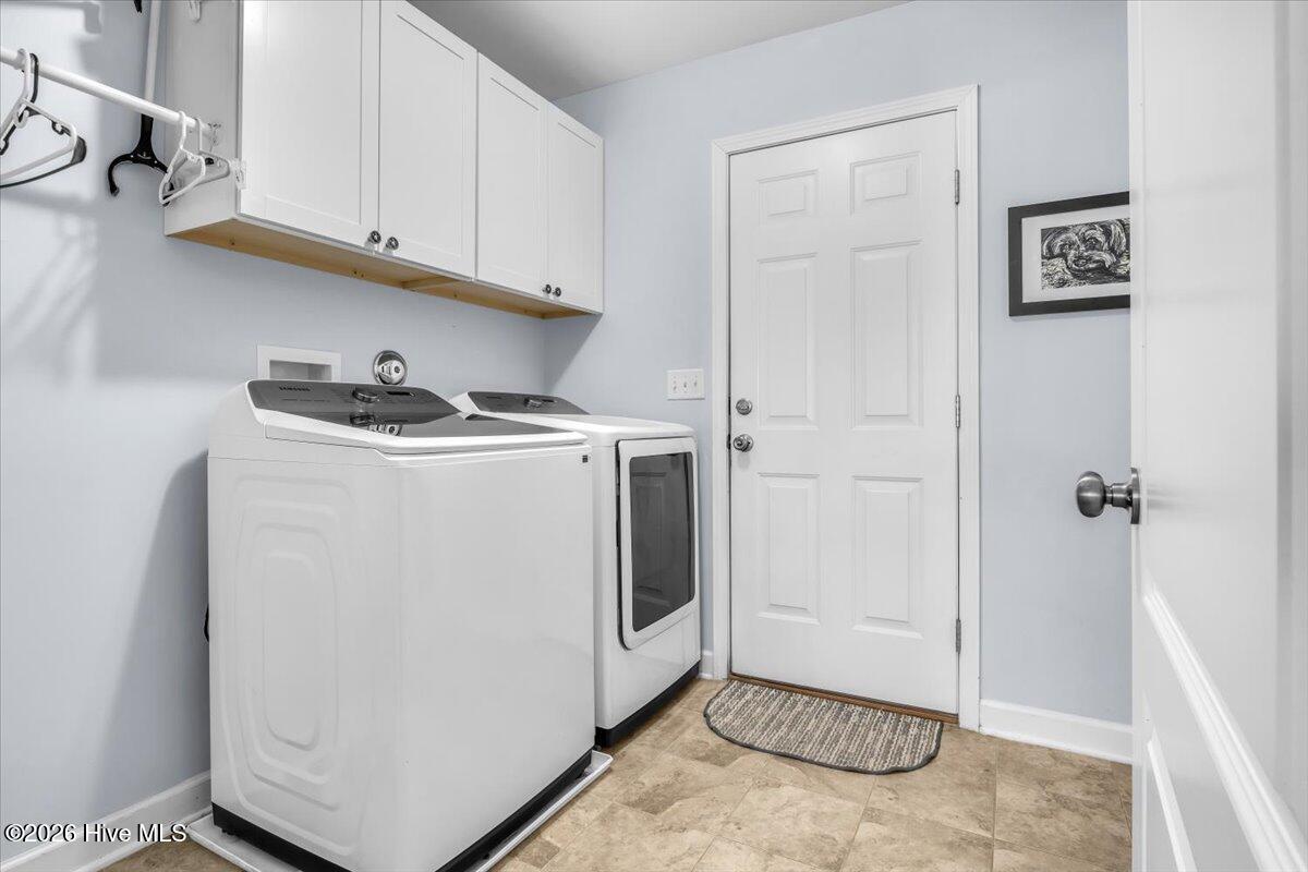 100567099 | Photo 38