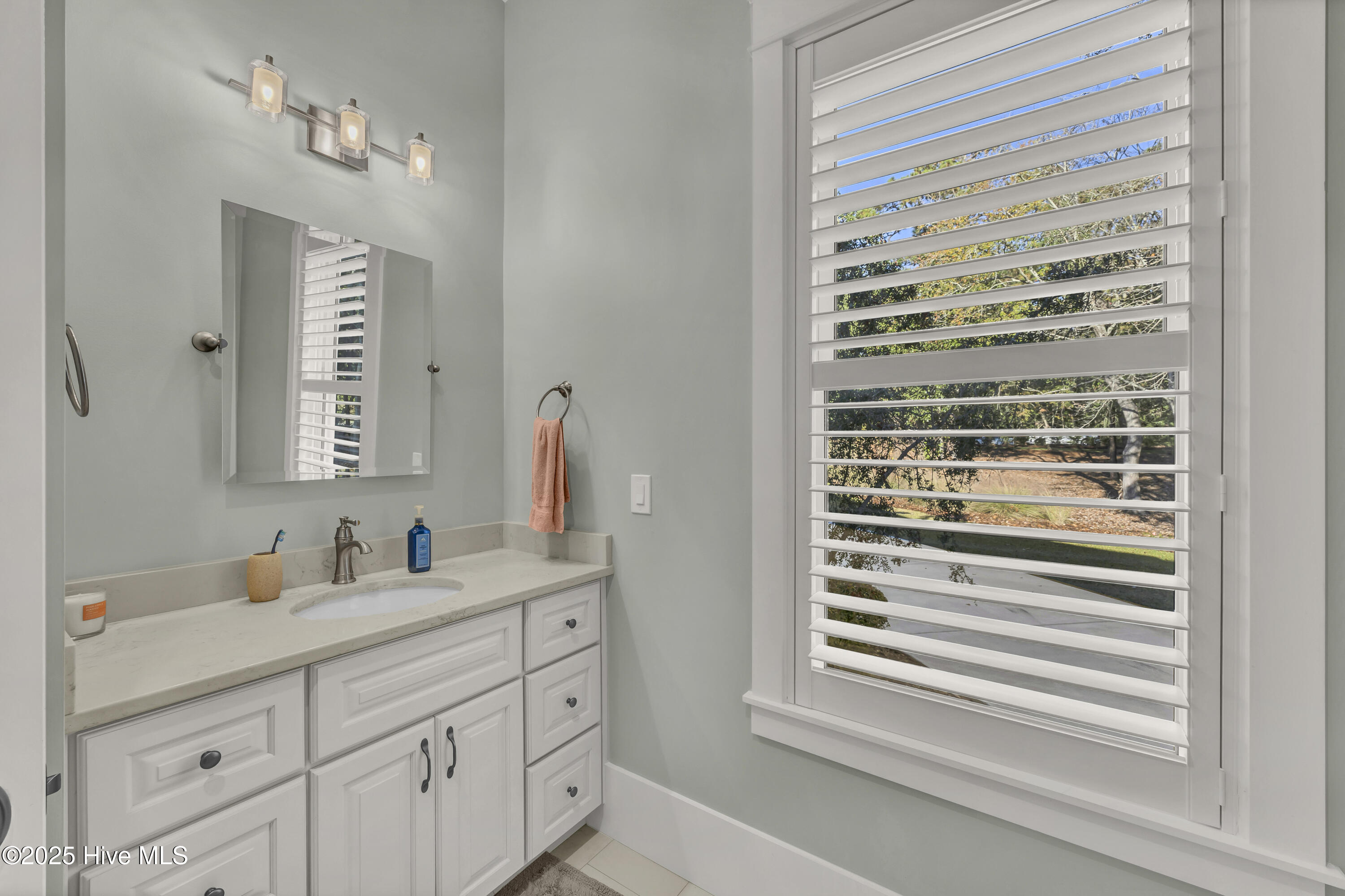 100543149 | Photo 33