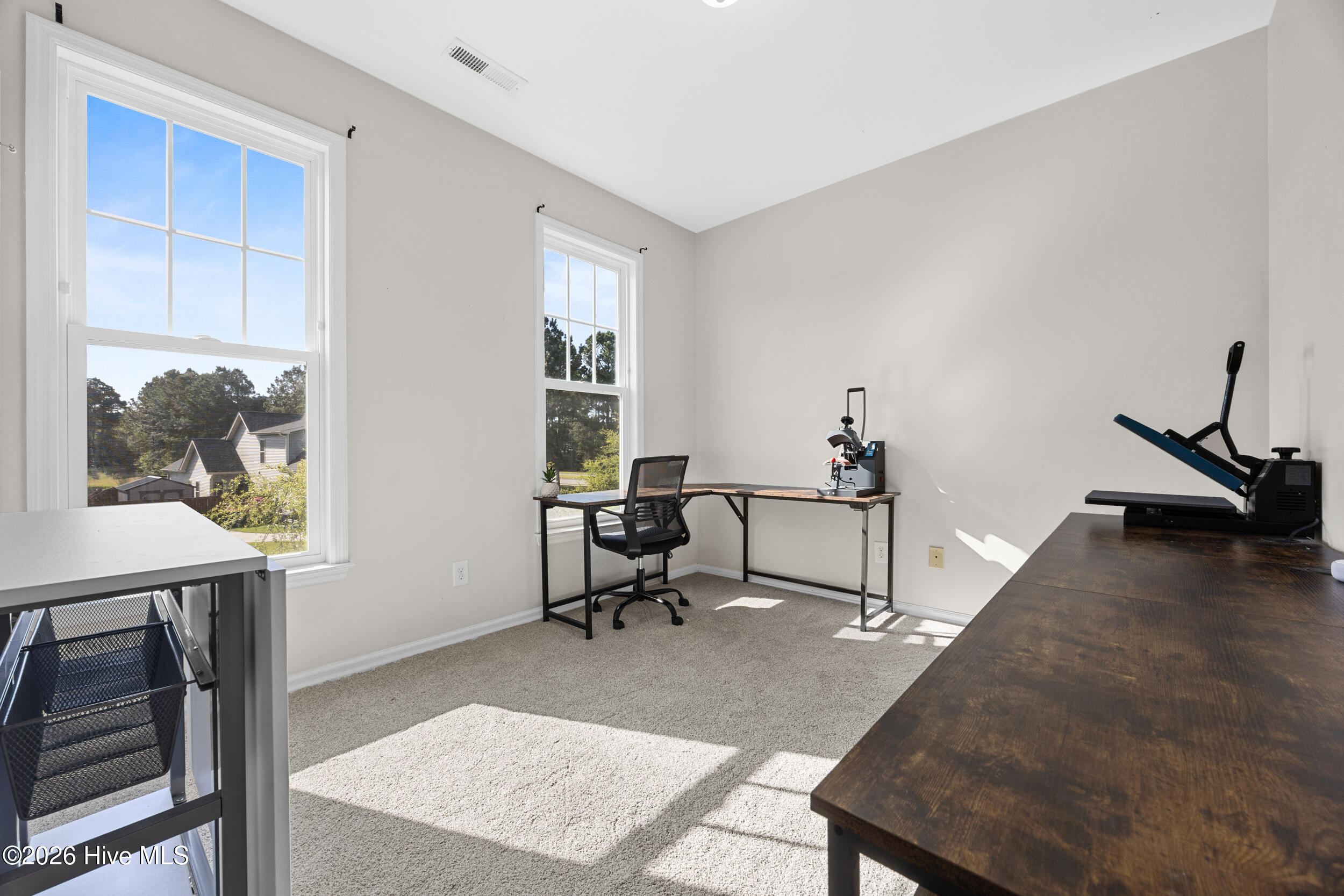 100567272 | Photo 34