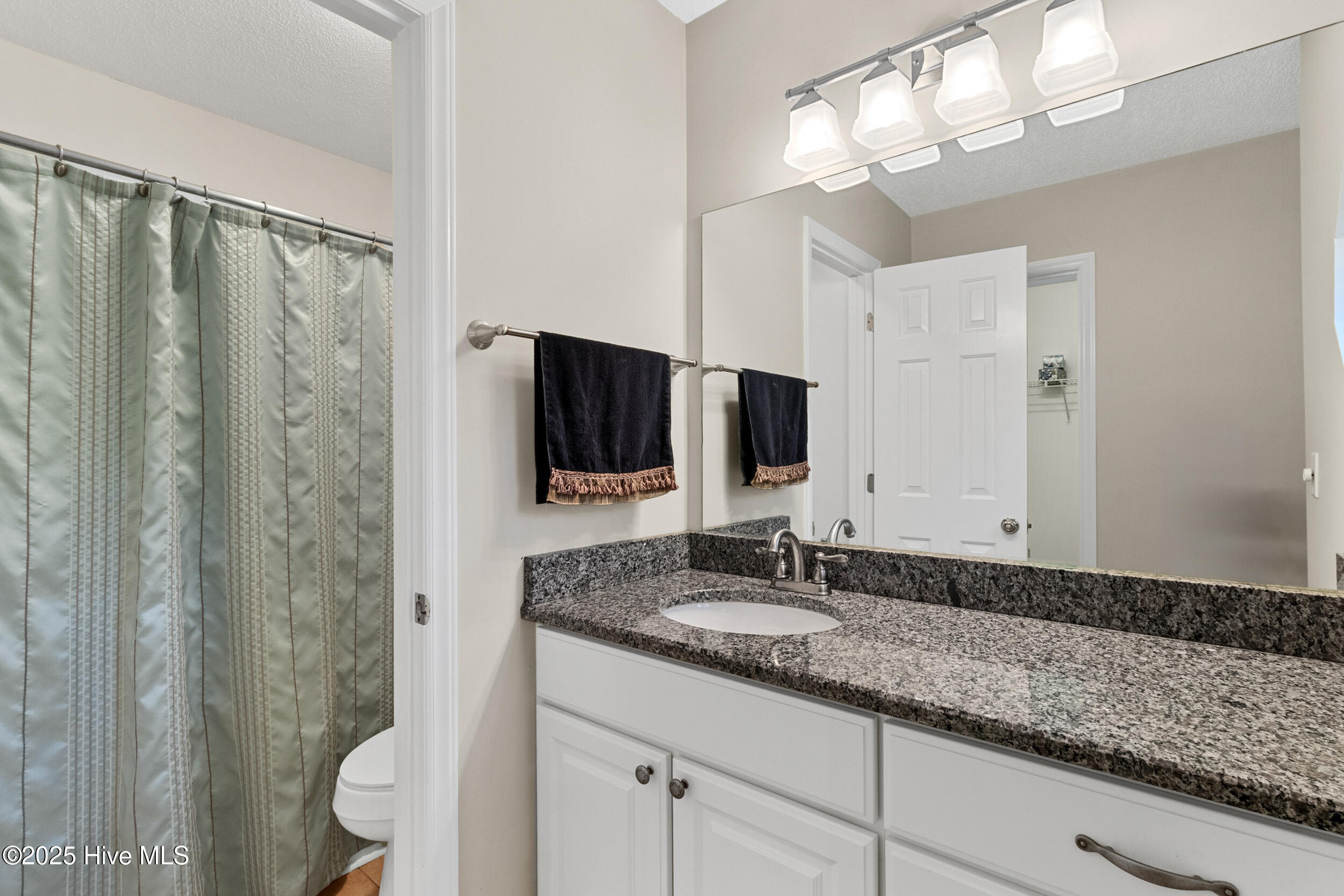 100540145 | Photo 27