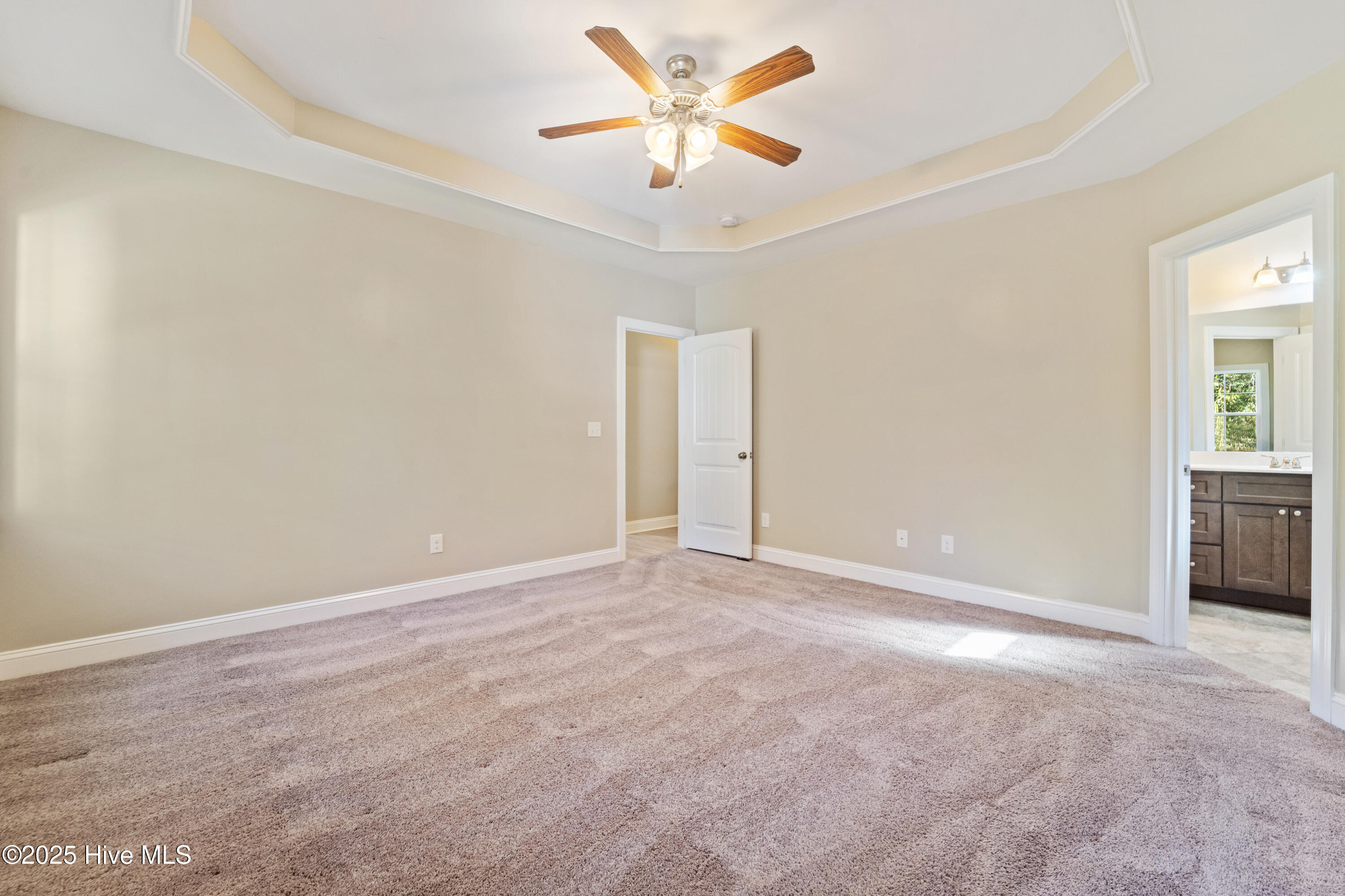 100546370 | Photo 10