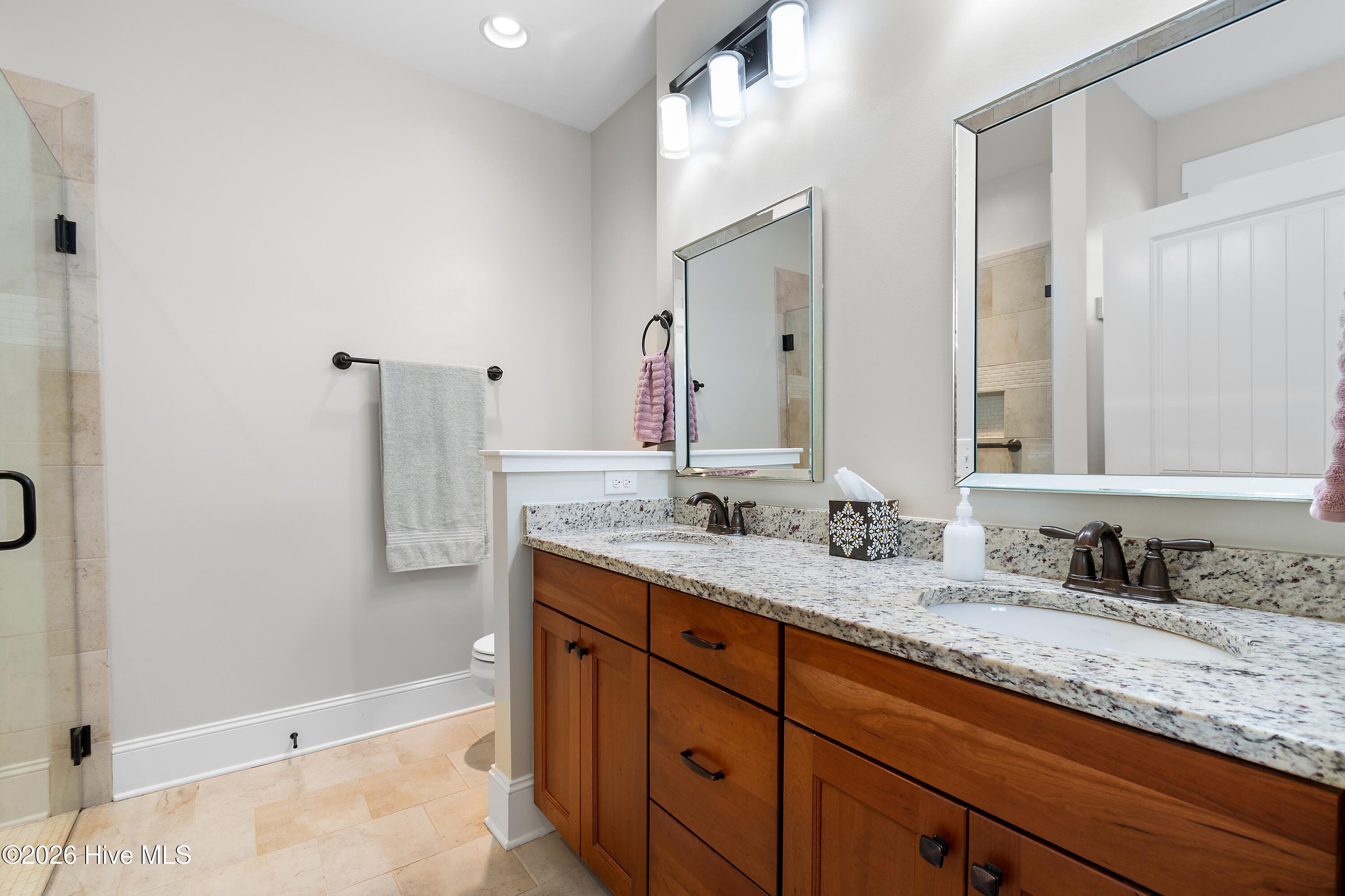 100567092 | Photo 24