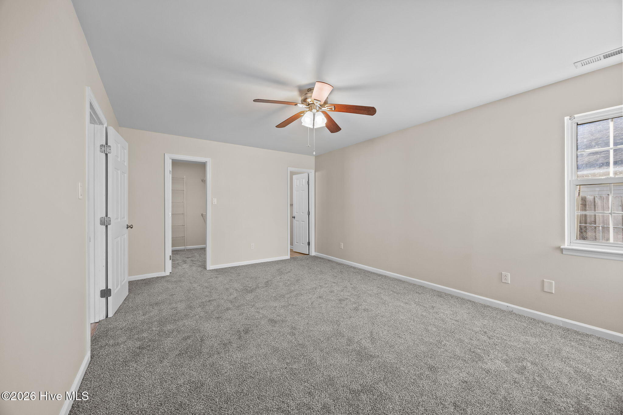 100550569 | Photo 47