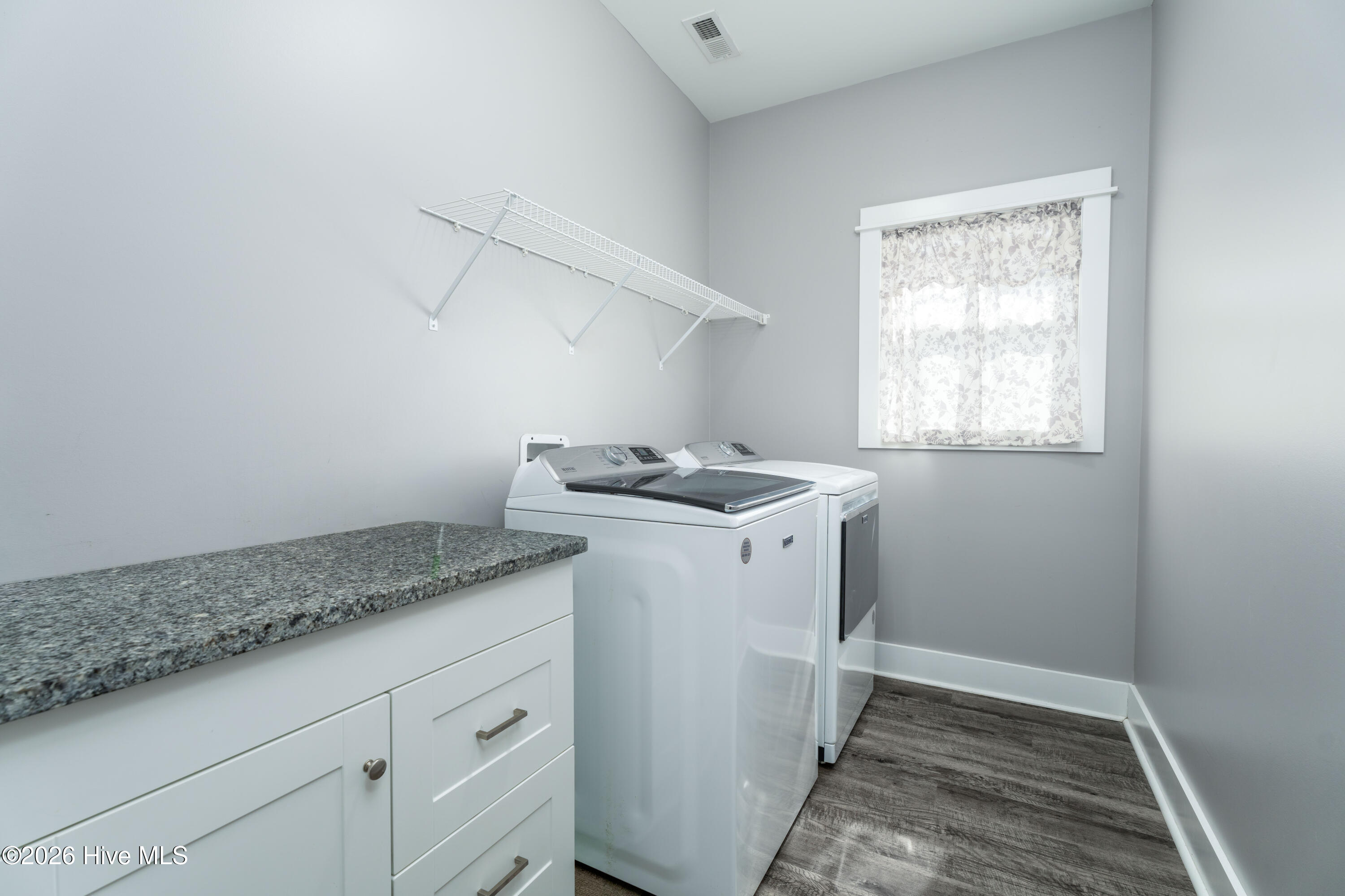 100563882 | Photo 27