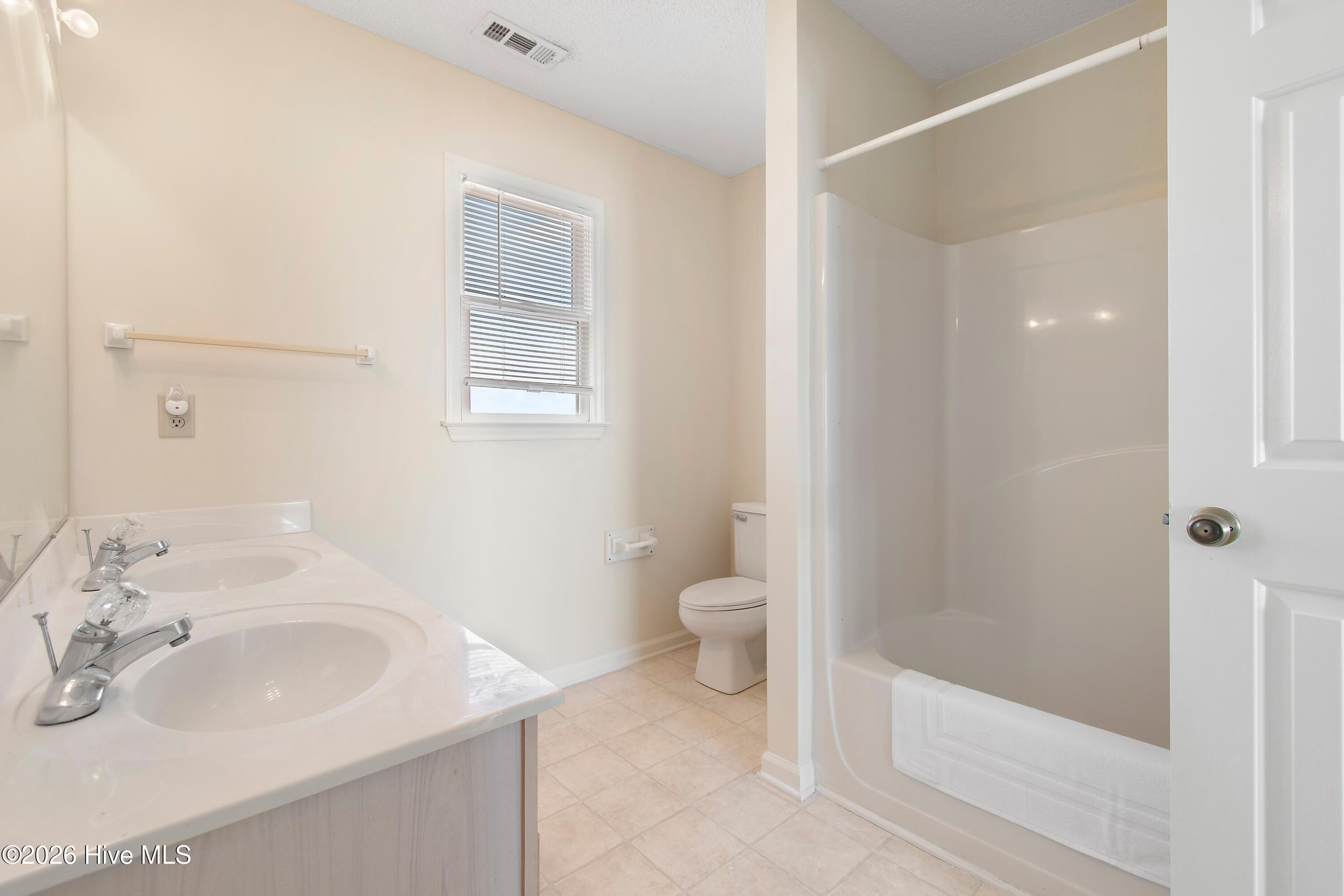 100558729 | Photo 40