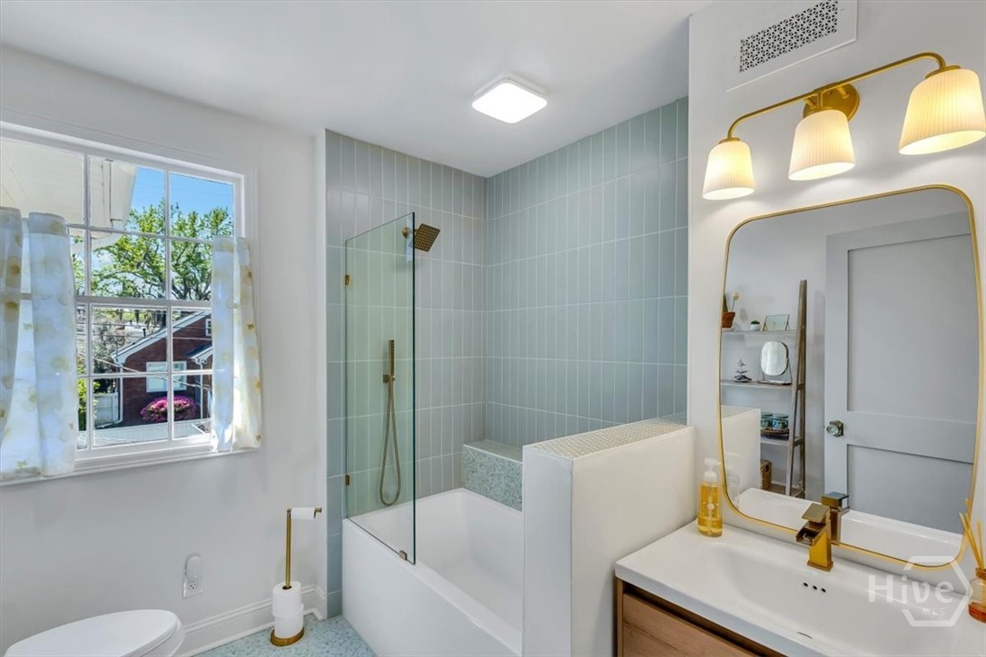 Second floor full bath