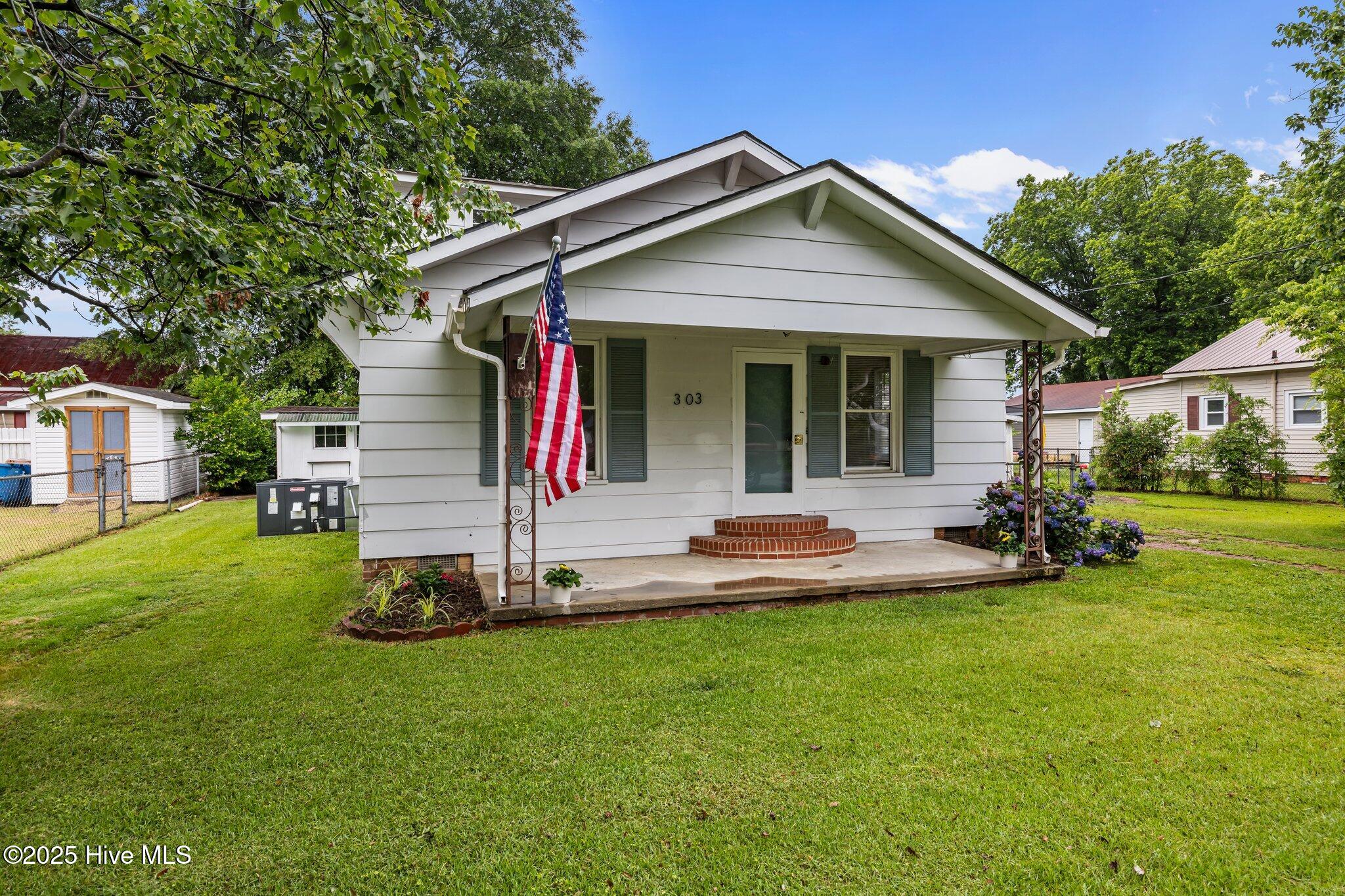 Homes for sale in Dunn, NC | 303 N Watauga Ave, Dunn, NC 28334 | MLS# 100516337