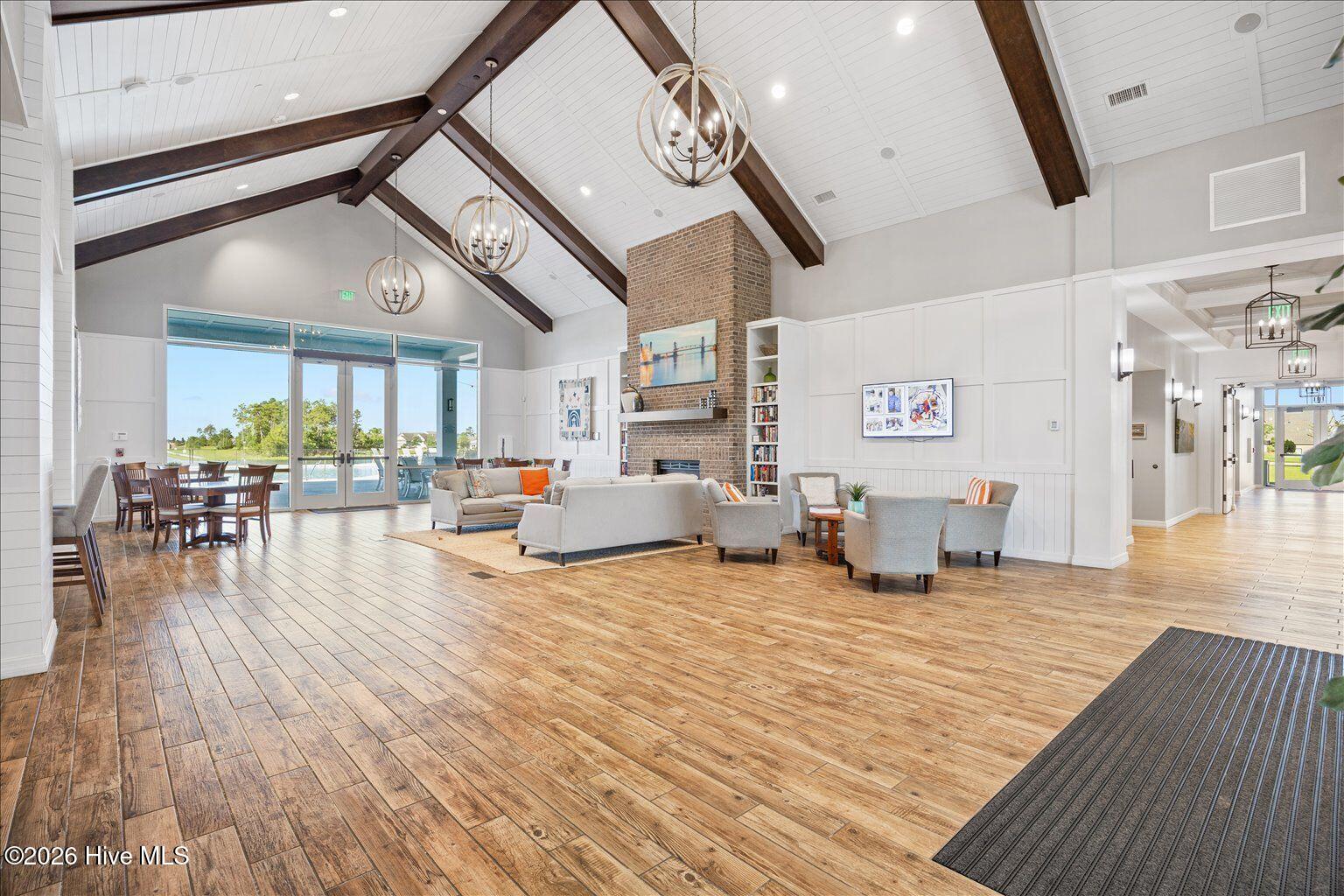 100564841 | Photo 49