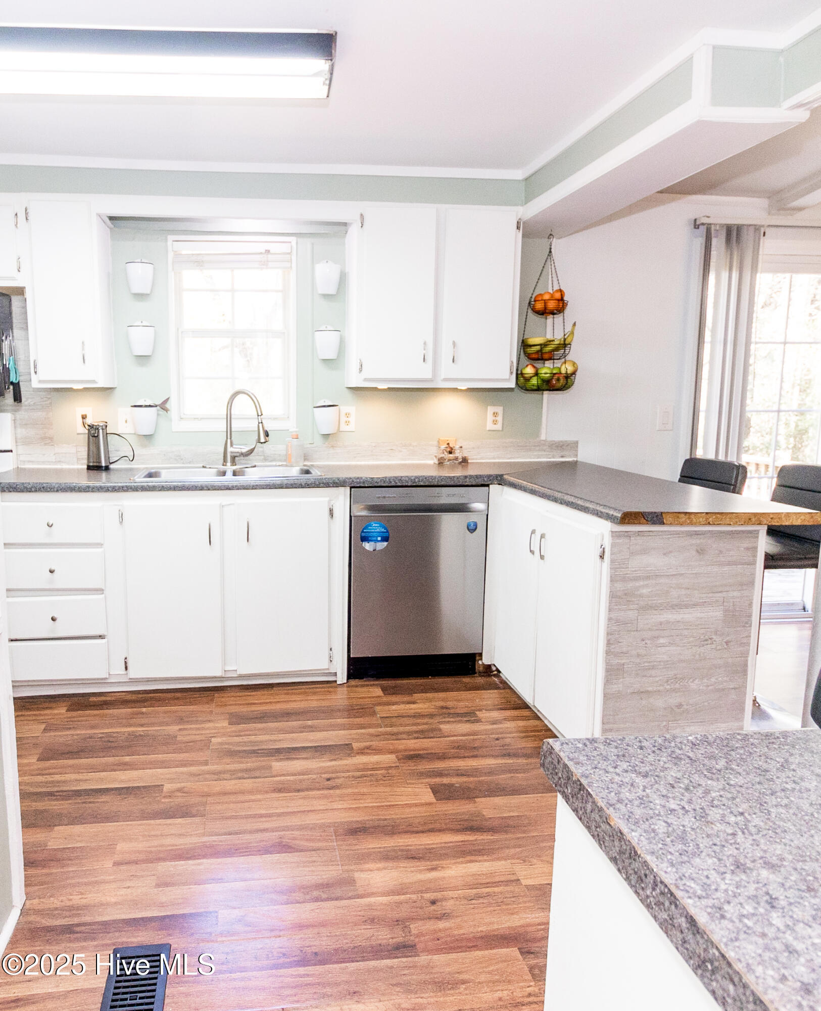 100545695 | Photo 11