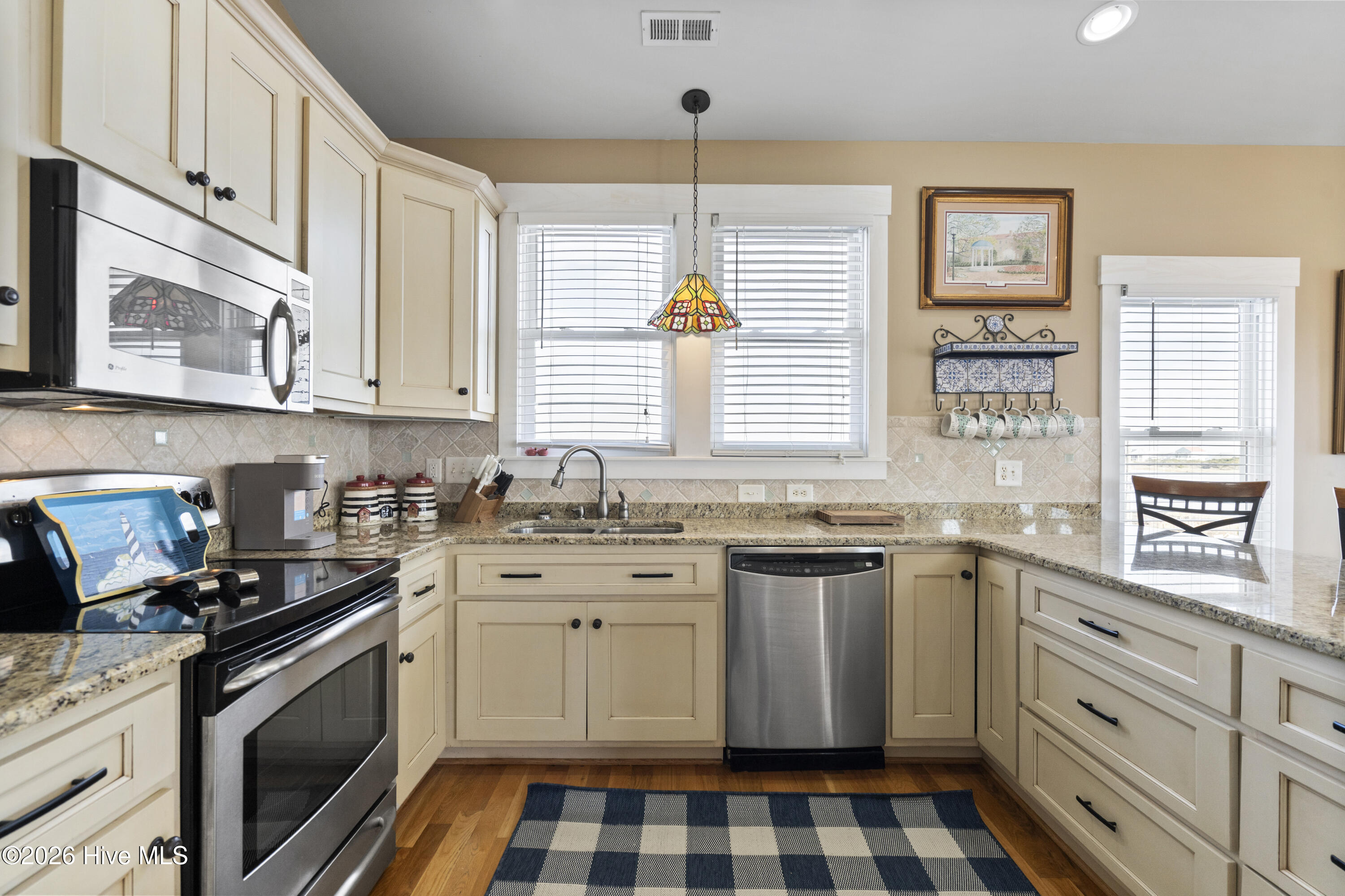 100555944 | Photo 37