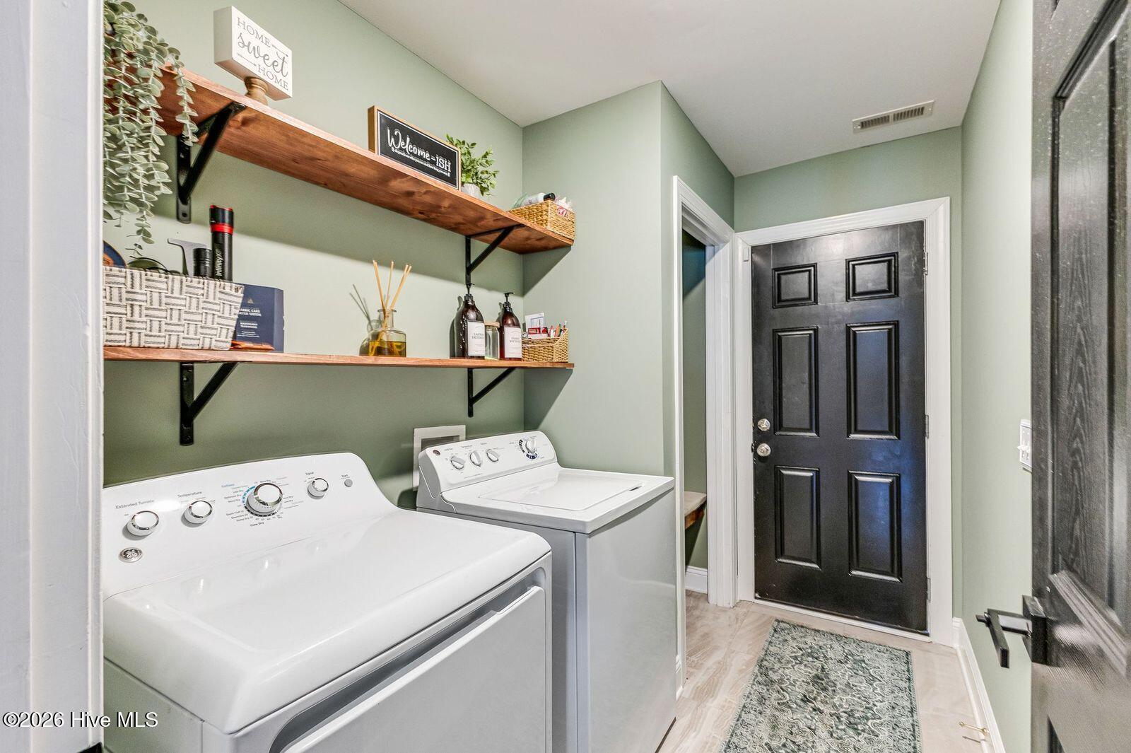 100548177 | Photo 15