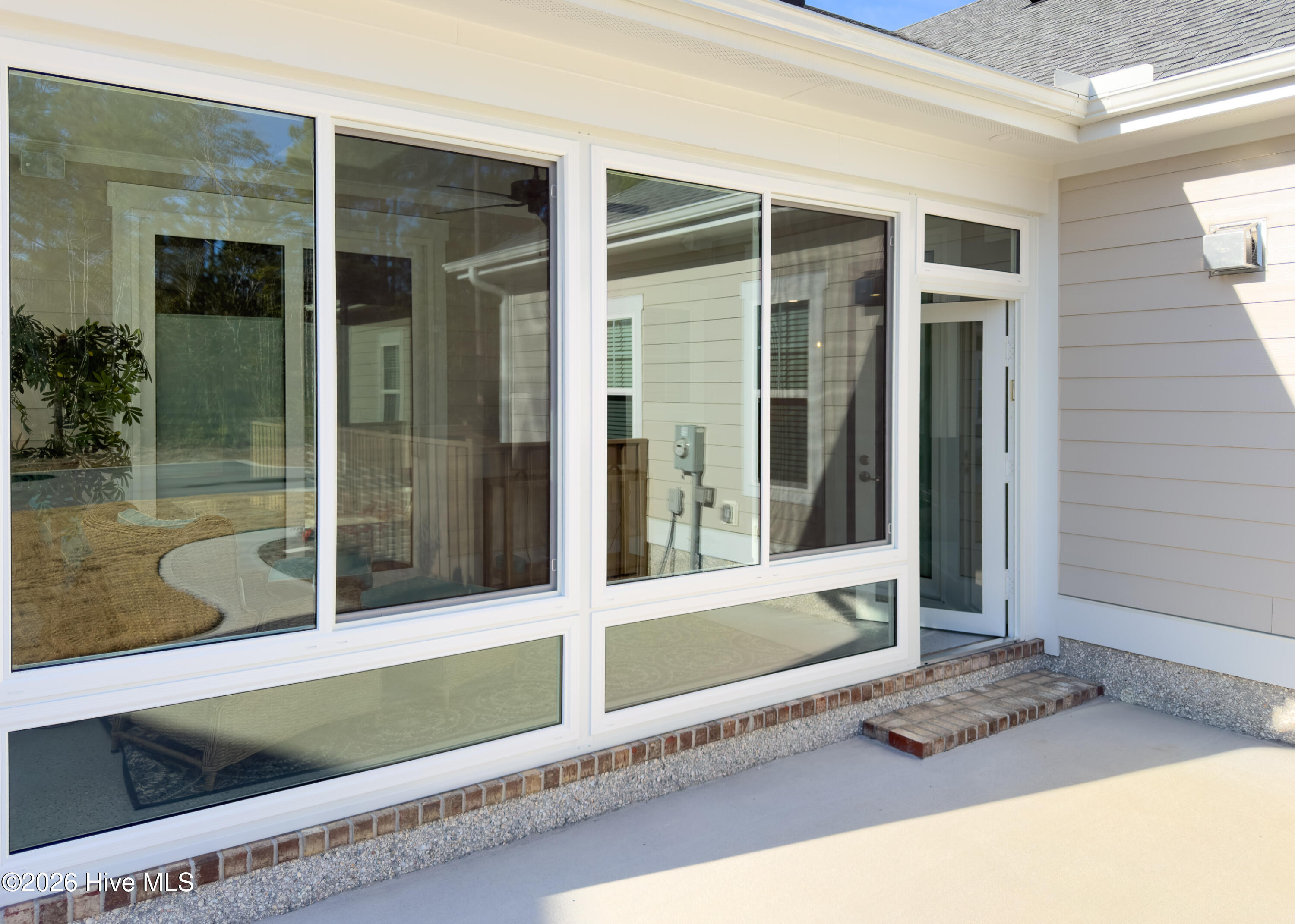 100547425 | Photo 40