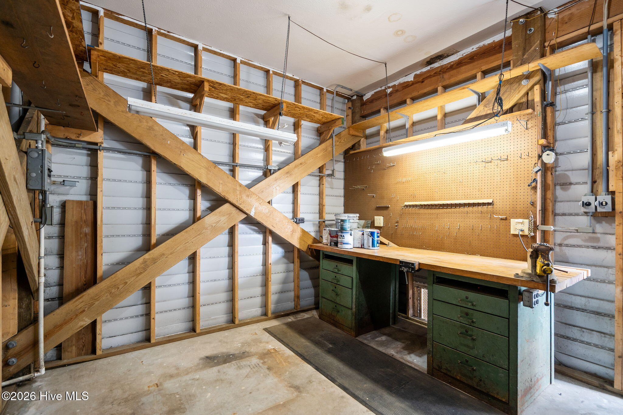 100562748 | Photo 64