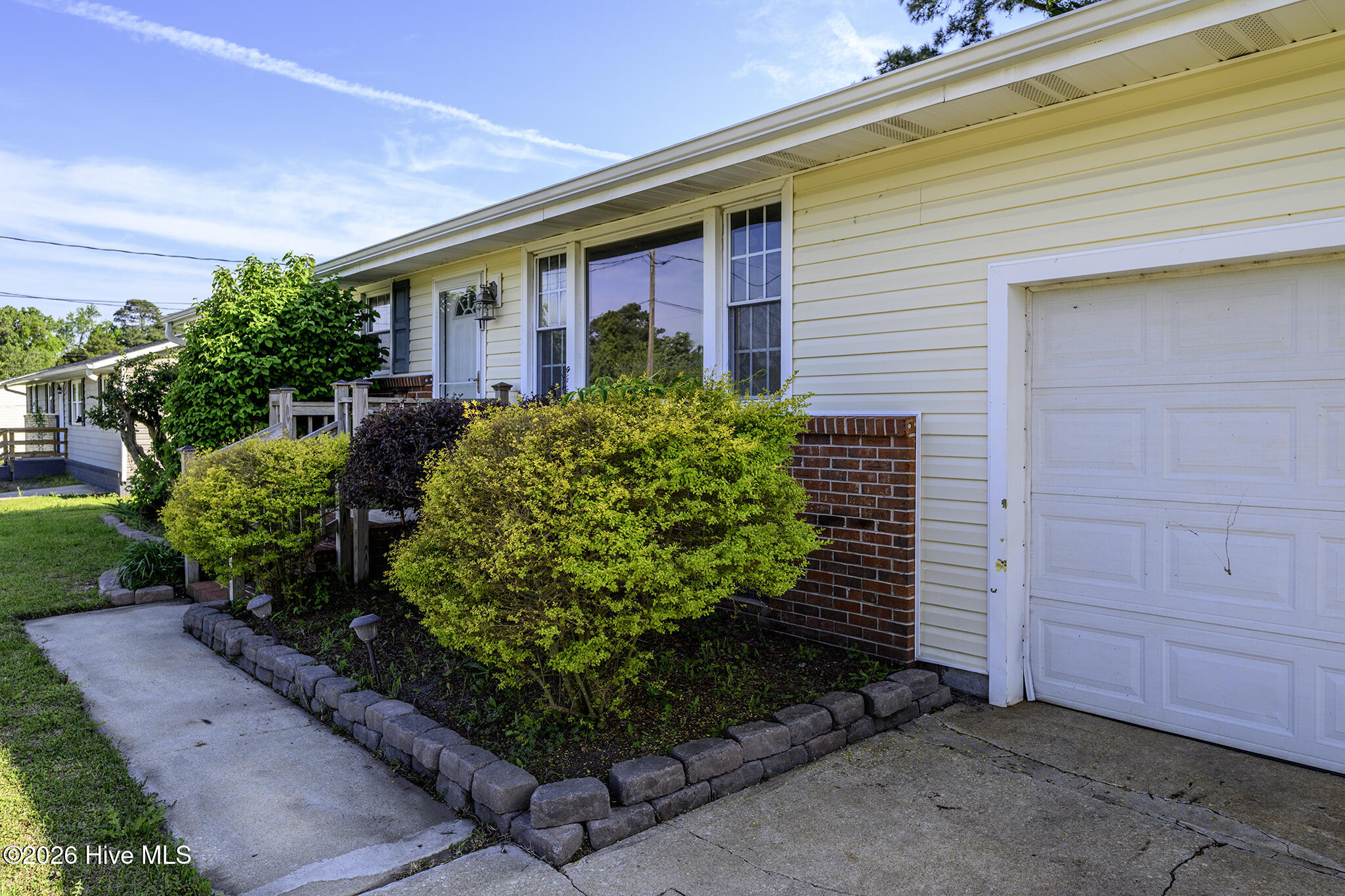 100567518 | Photo 25