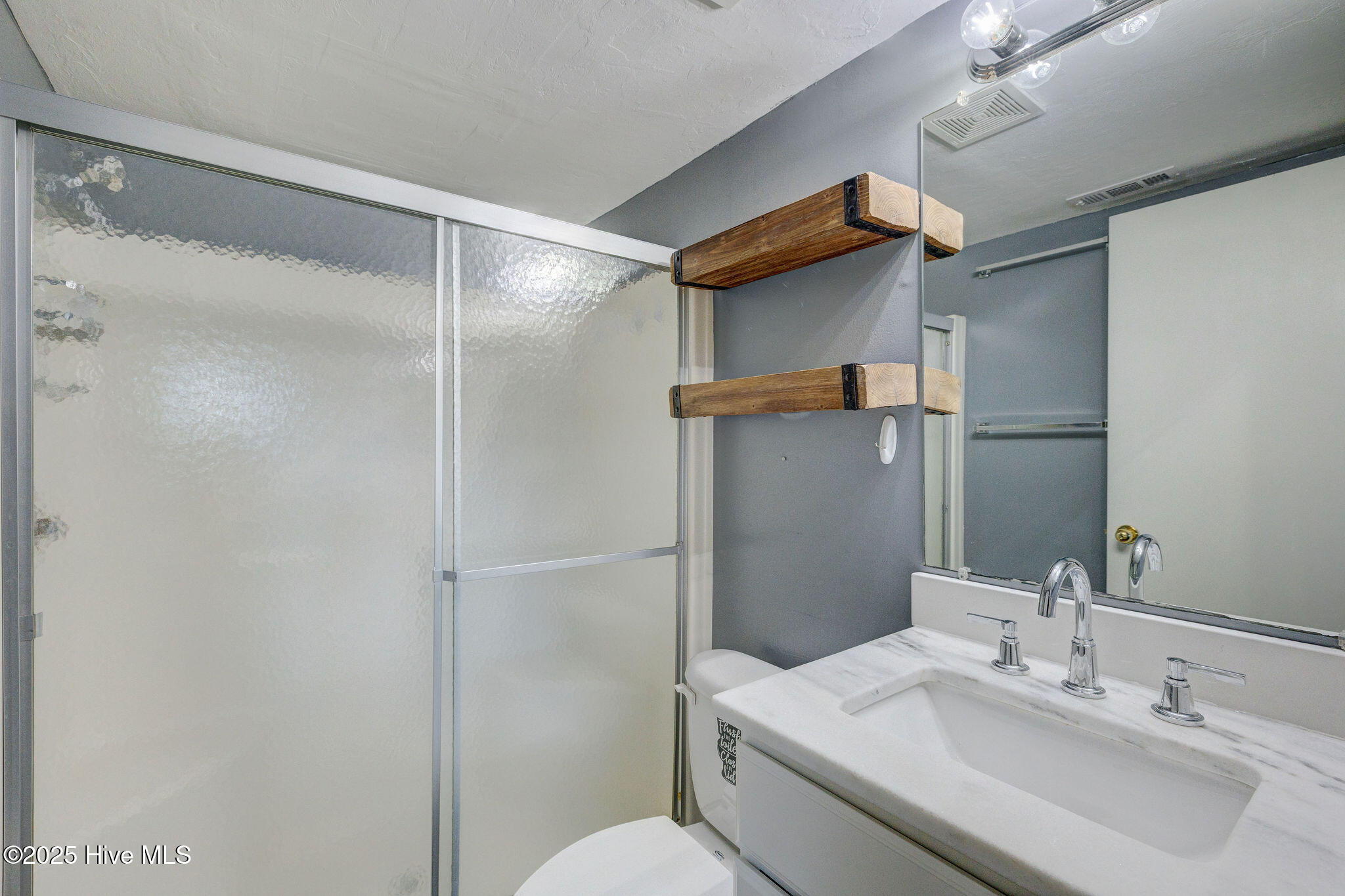 100535312 | Photo 19