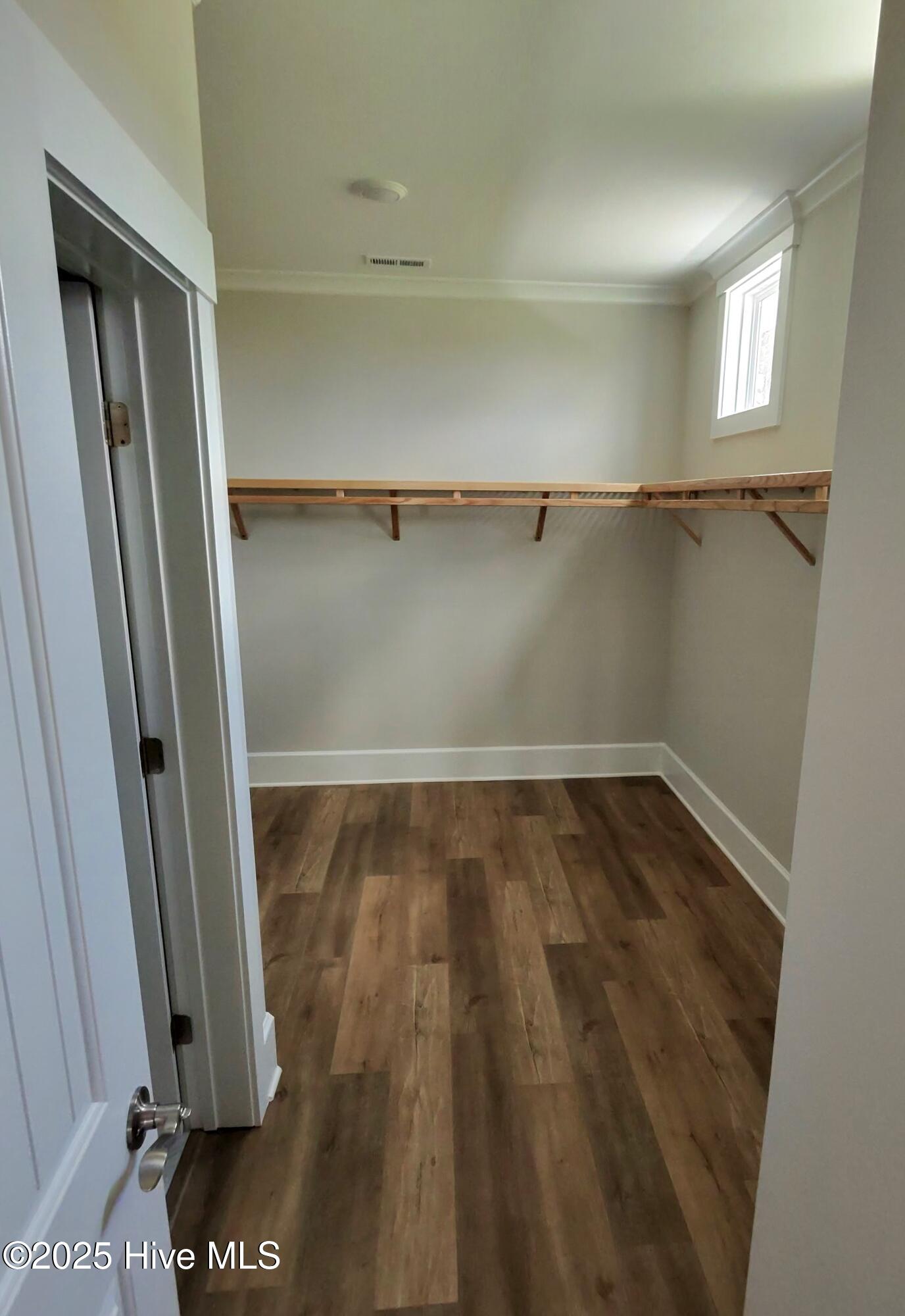 100518312 | Photo 16