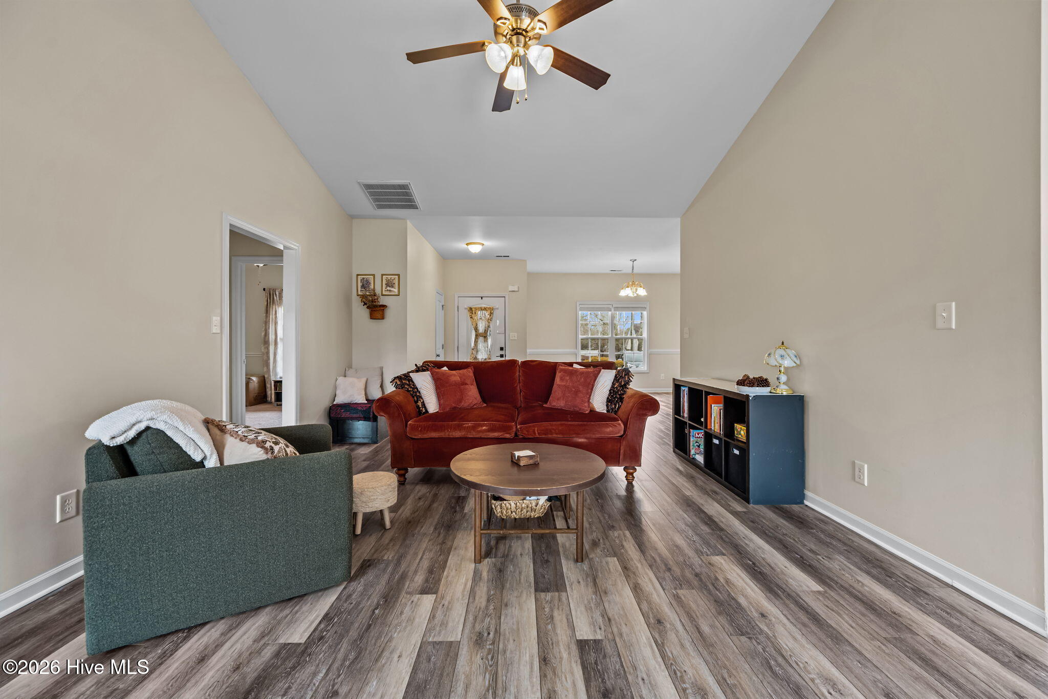 100549780 | Photo 15