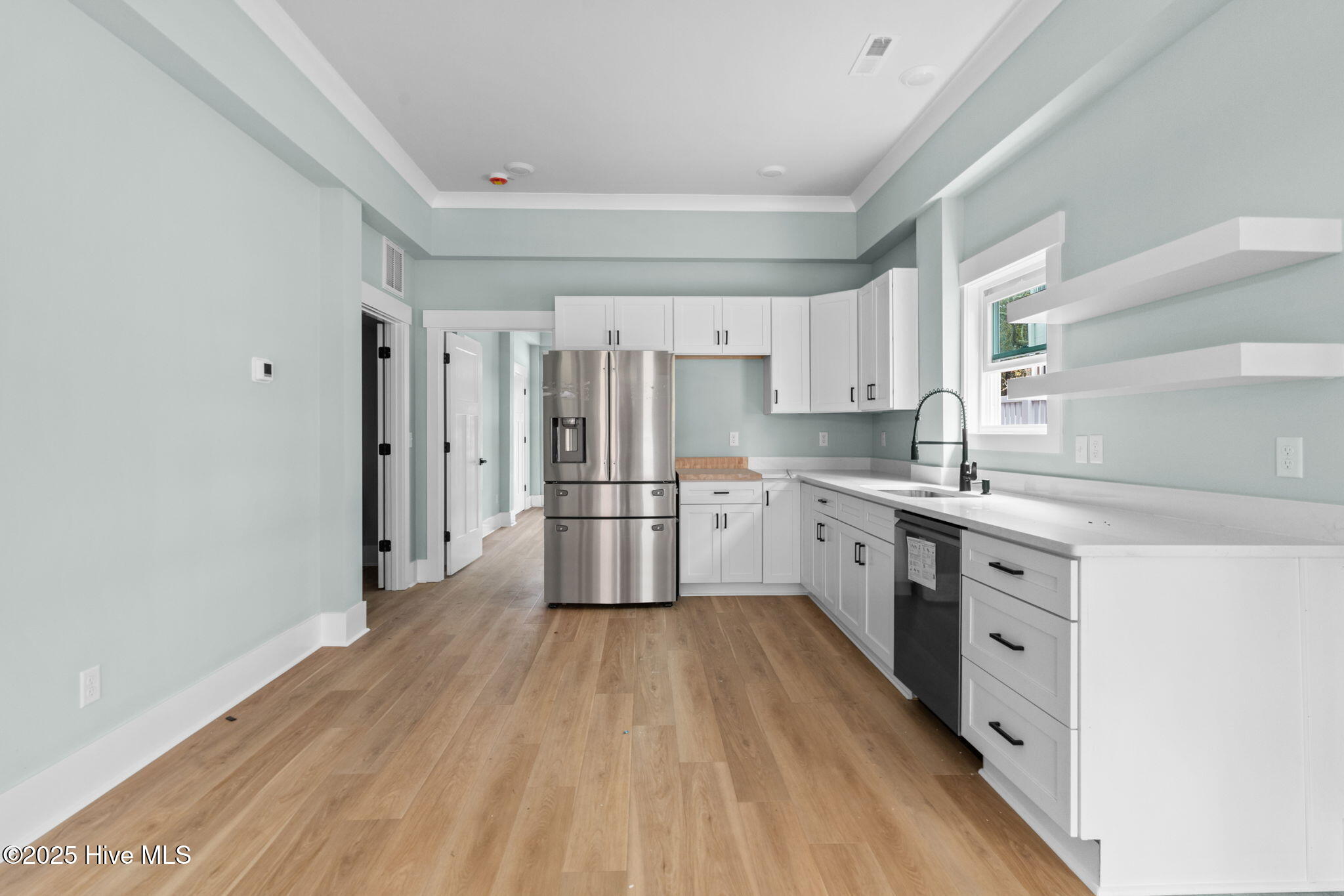 100548785 | Photo 33