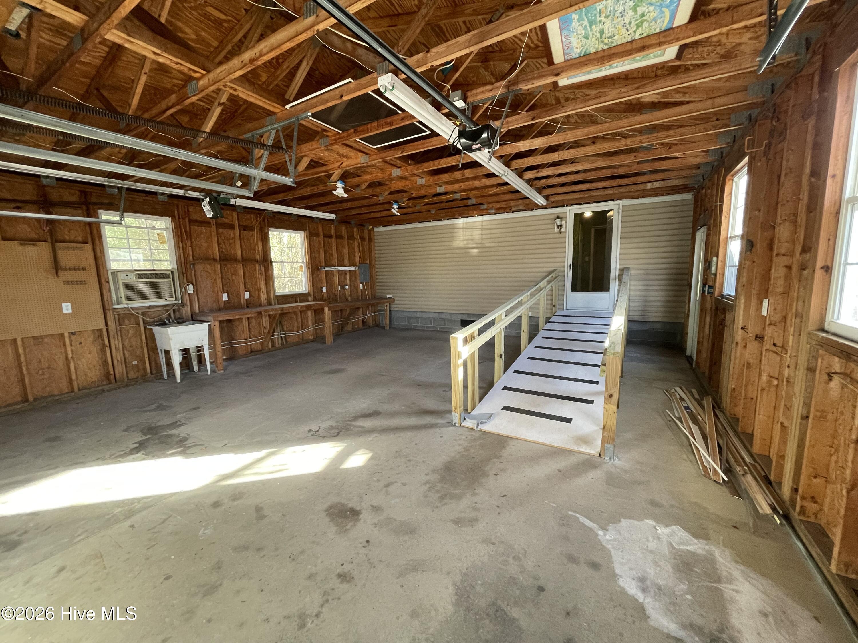 100542412 | Photo 47