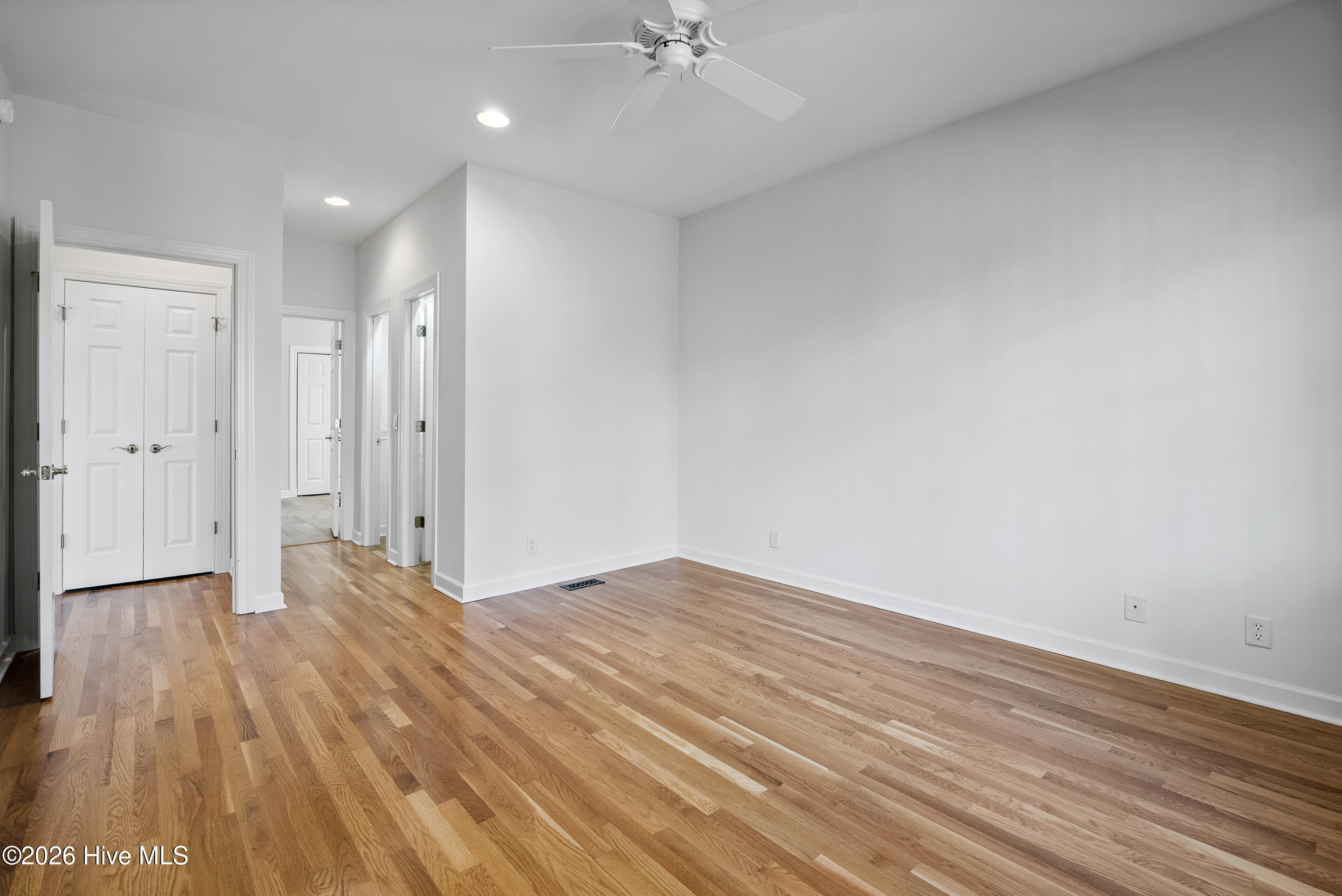 100558989 | Photo 22