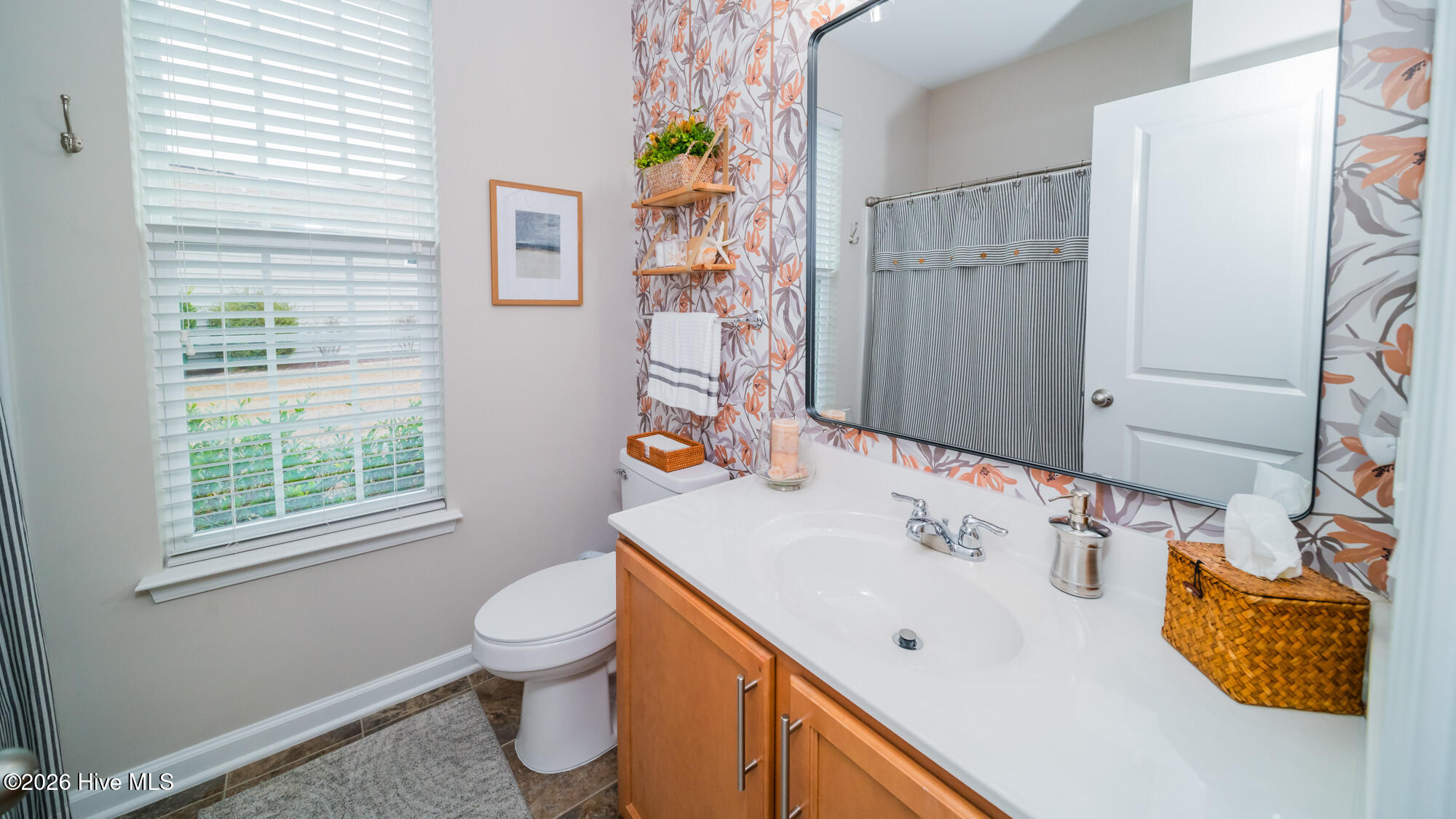 100557894 | Photo 20