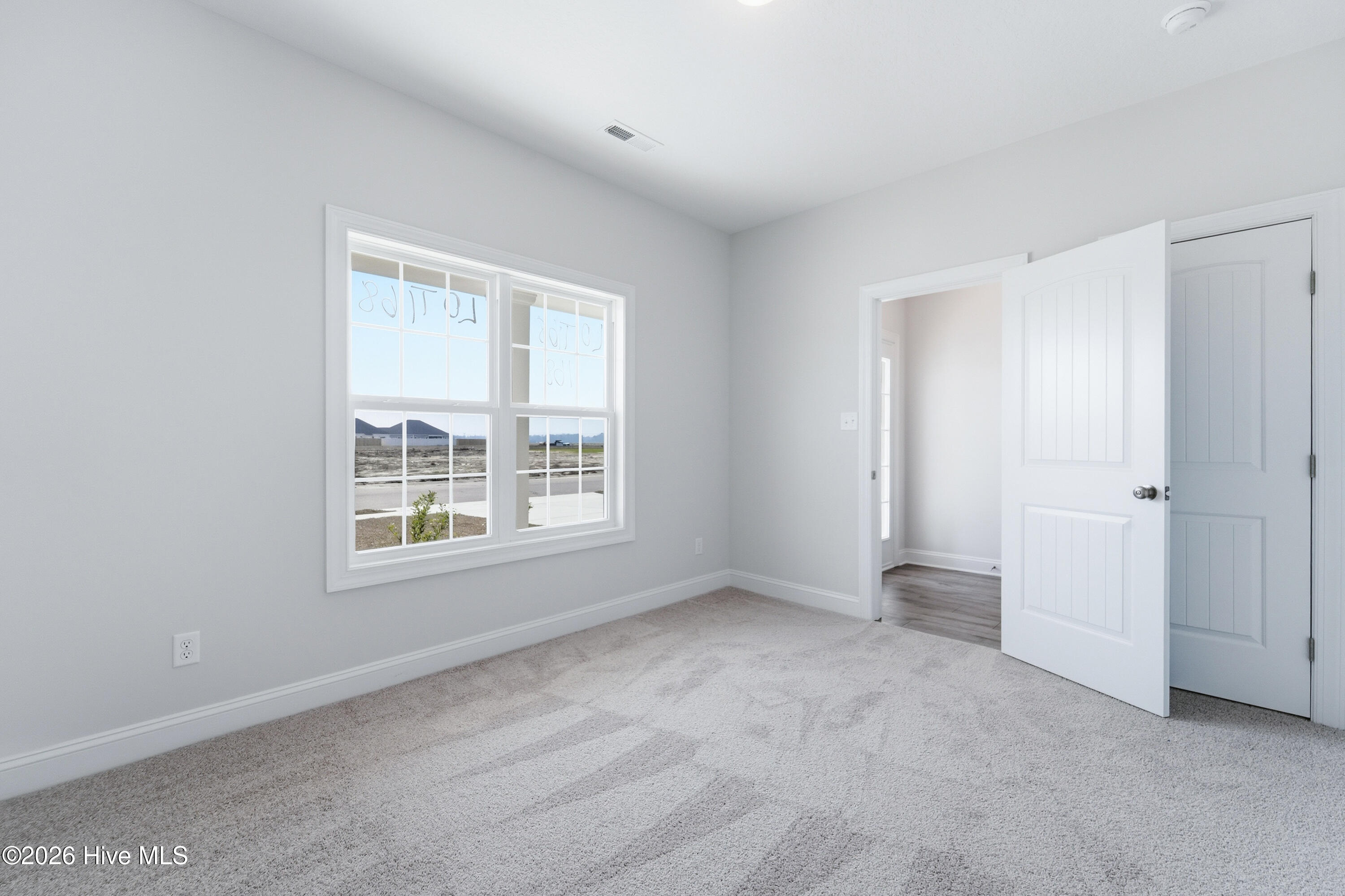 100526991 | Photo 23