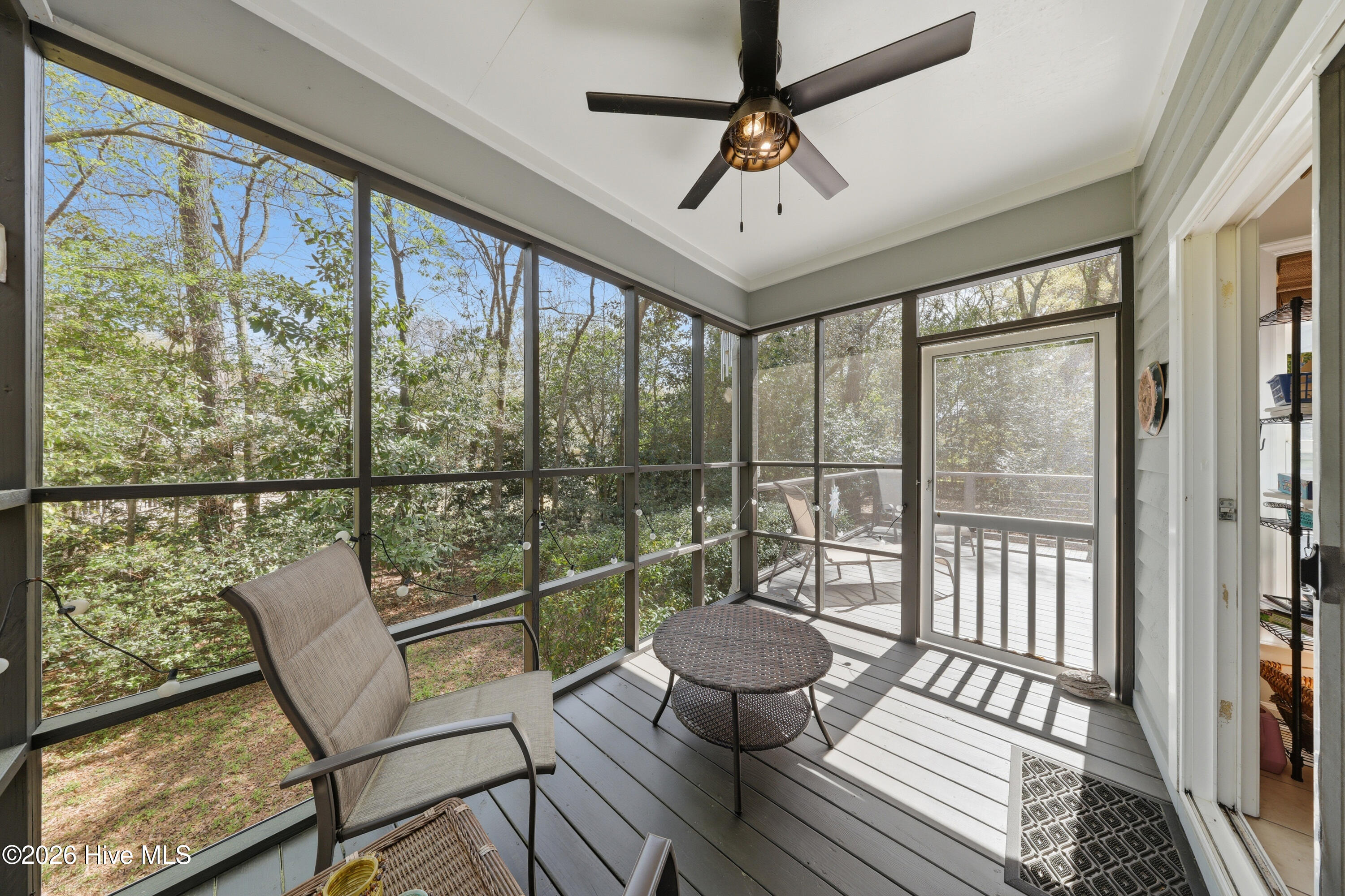 100561627 | Photo 39