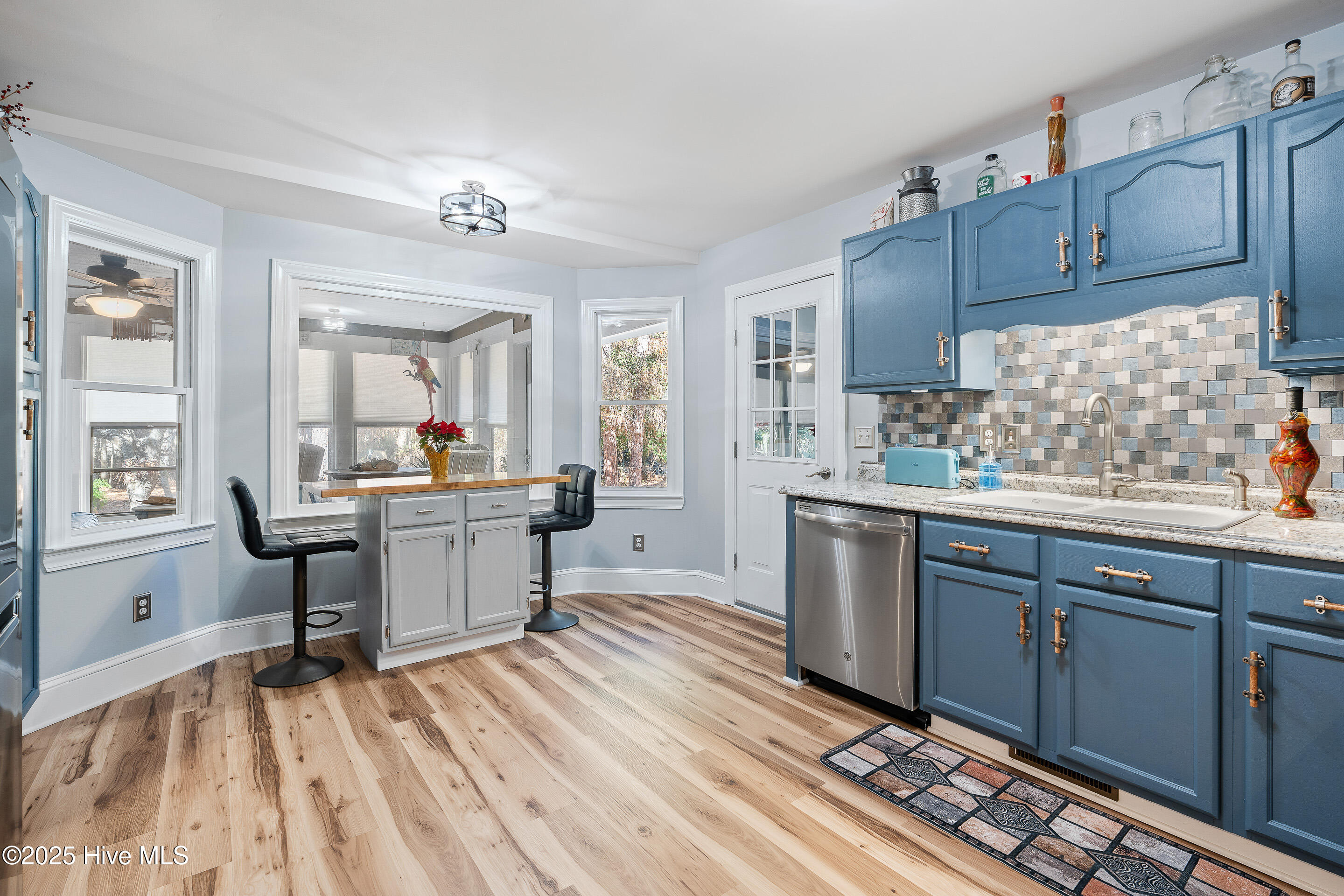 100542909 | Photo 26