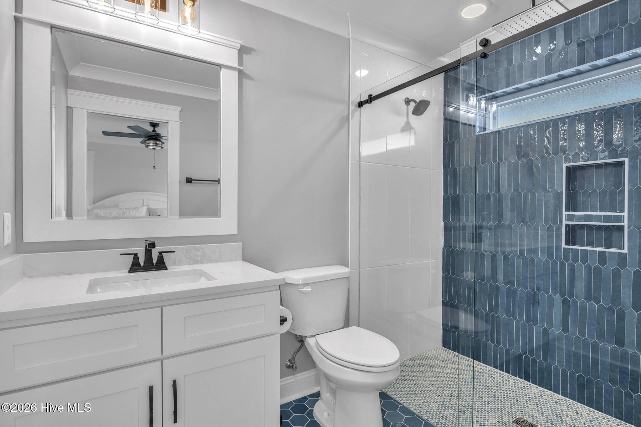 100558345 | Photo 47